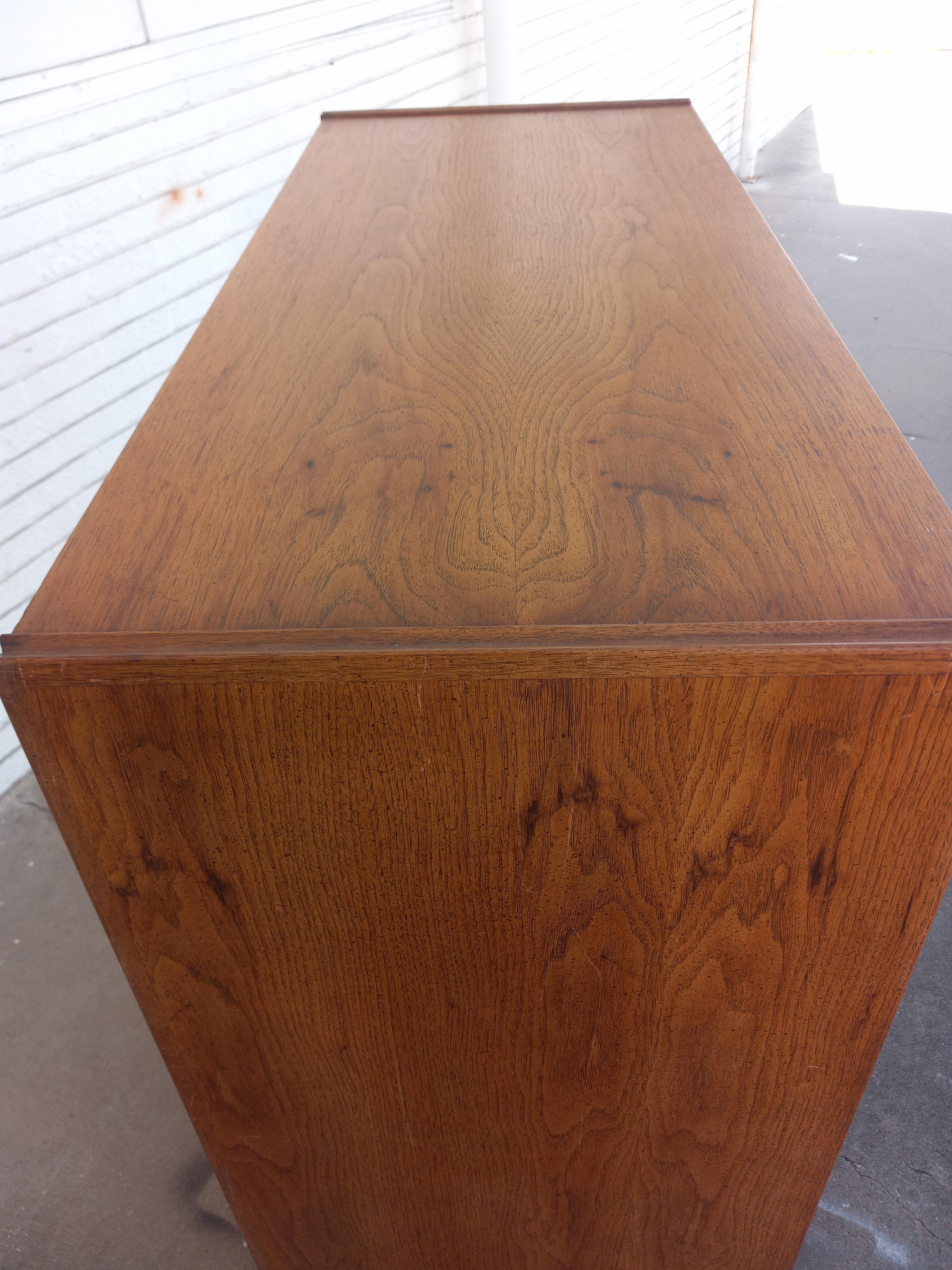 XX secolo Jack Cartwright per Founders Highboy Chest in vendita