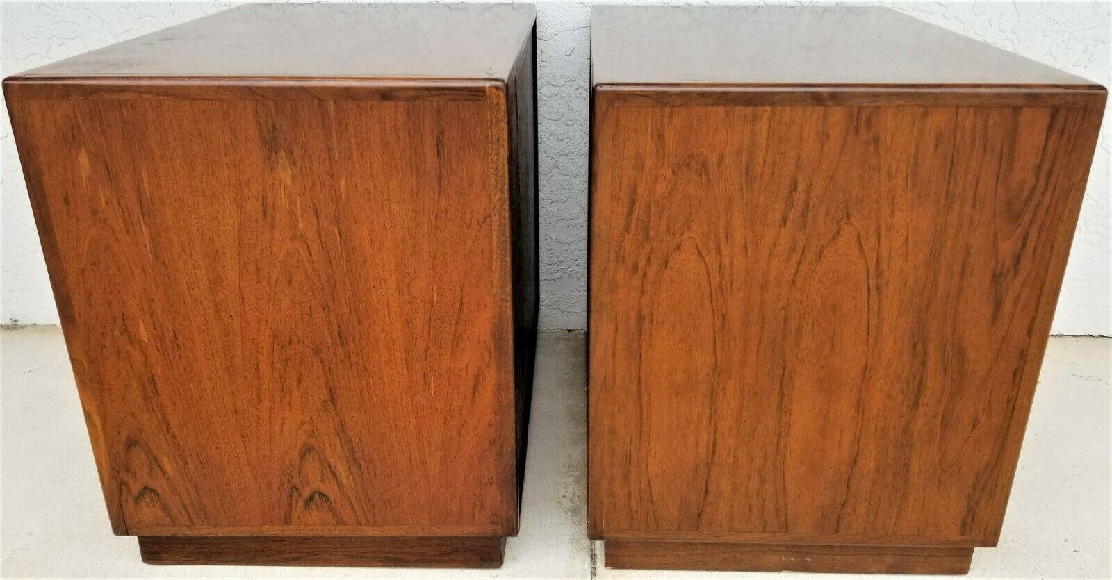 Jack Cartwright for Founders MCM Danish Modern Walnut Nightstands In Good Condition In Lake Worth, FL