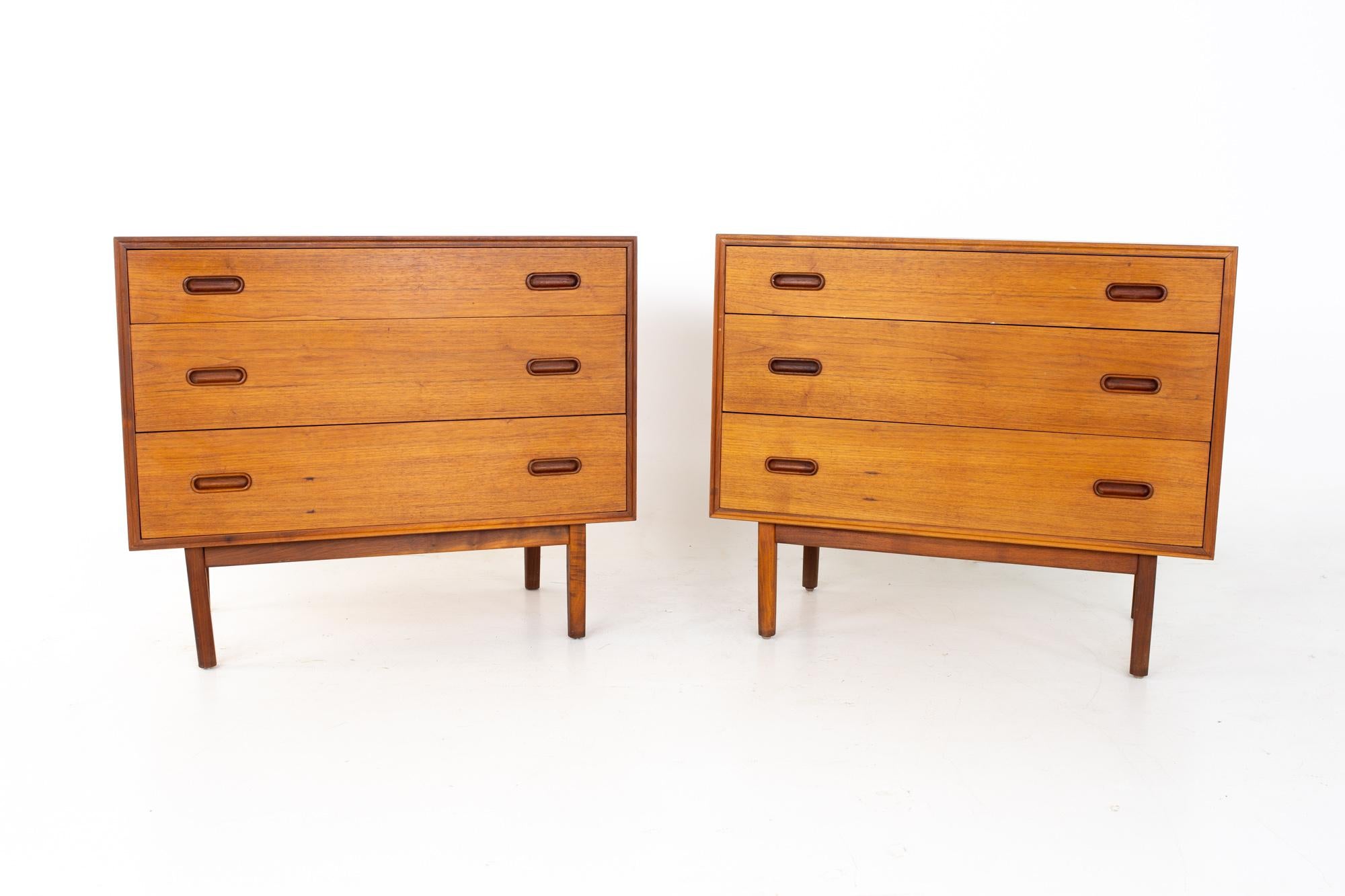 Mid-Century Modern Jack Cartwright for Founders Mid Century 3 Drawer Dresser Chests, a Pair