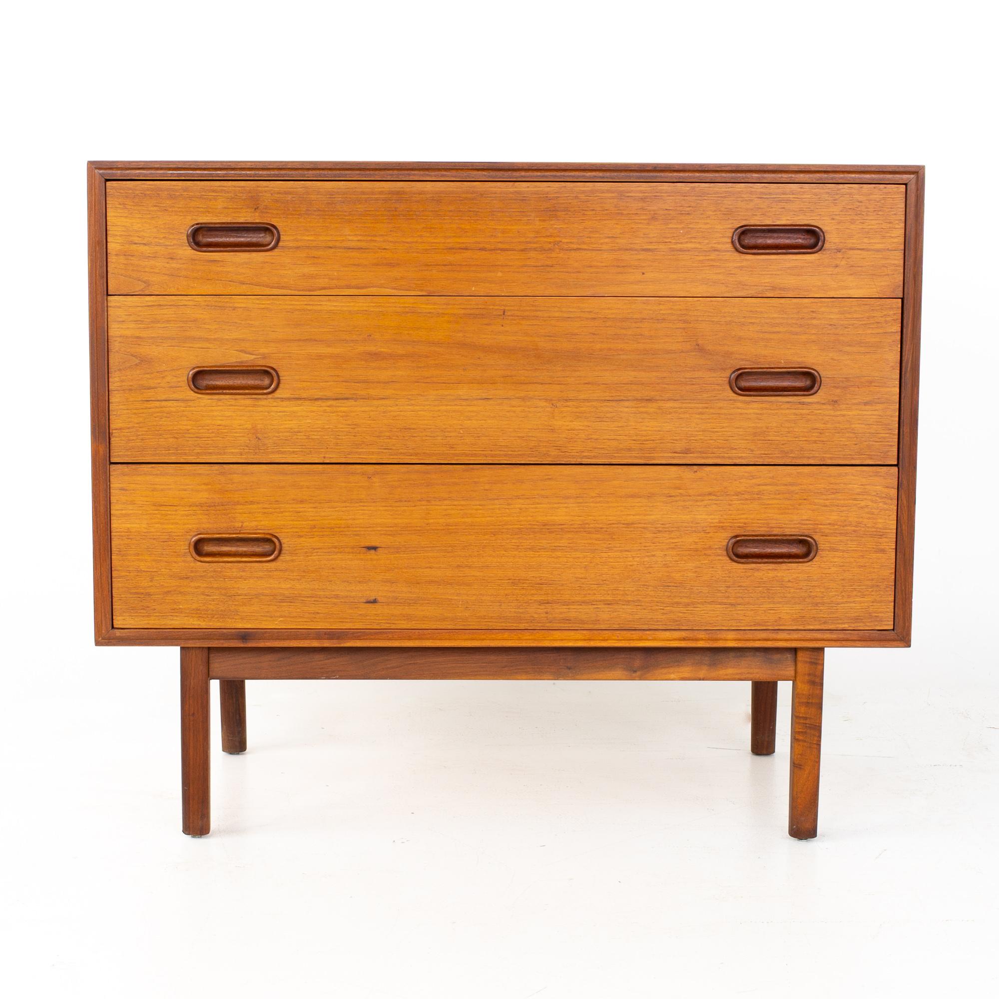 Late 20th Century Jack Cartwright for Founders Mid Century 3 Drawer Dresser Chests, a Pair