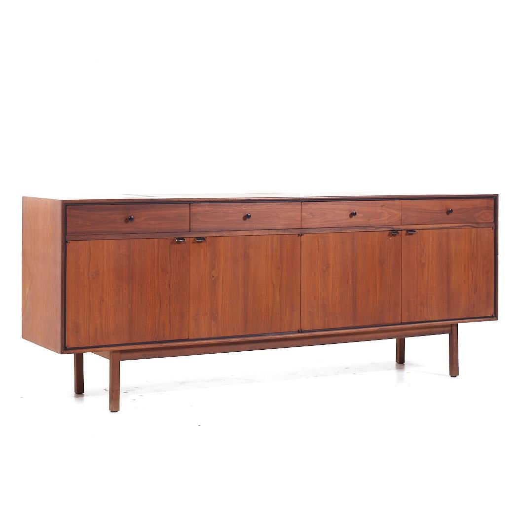 Jack Cartwright for Founders Mid Century Cane and Walnut Credenza Hutch In Good Condition For Sale In Countryside, IL