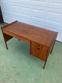 Jack Cartwright for Founders Mid Century Modern Desk in Walnut