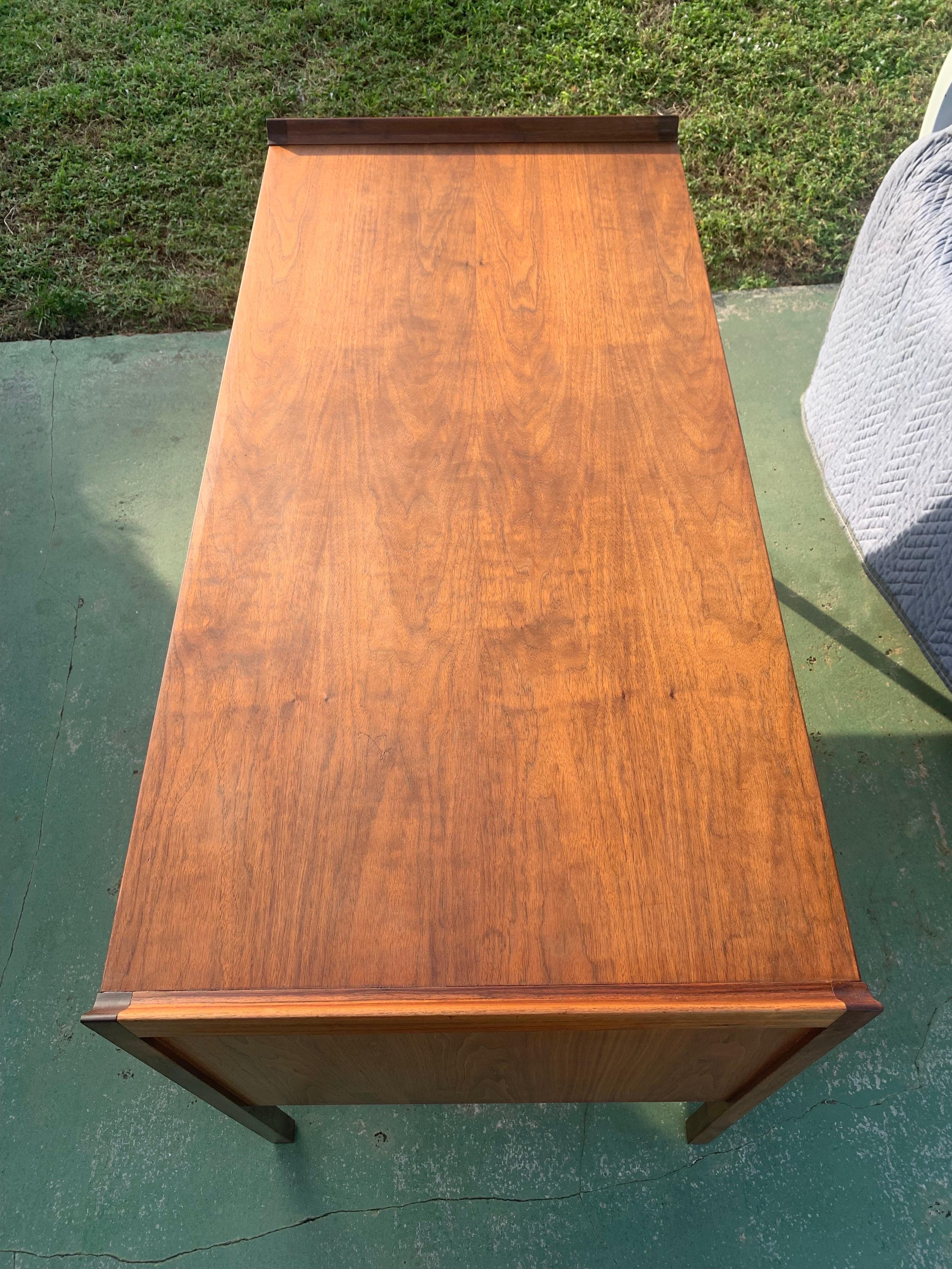 American Jack Cartwright for Founders Mid Century Modern Desk in Walnut For Sale