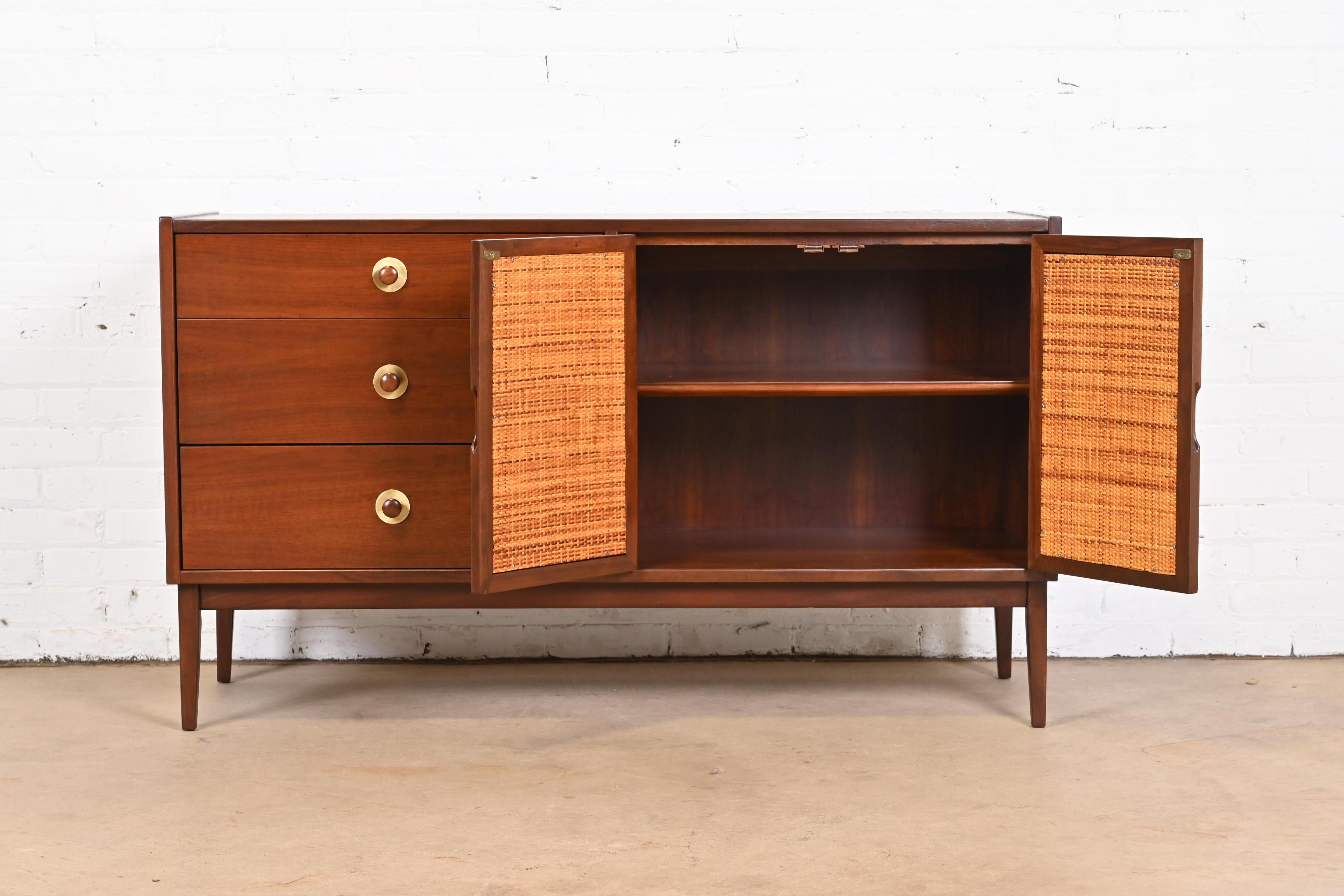 Jack Cartwright for Founders Mid-Century Modern Walnut Credenza, Refinished 5
