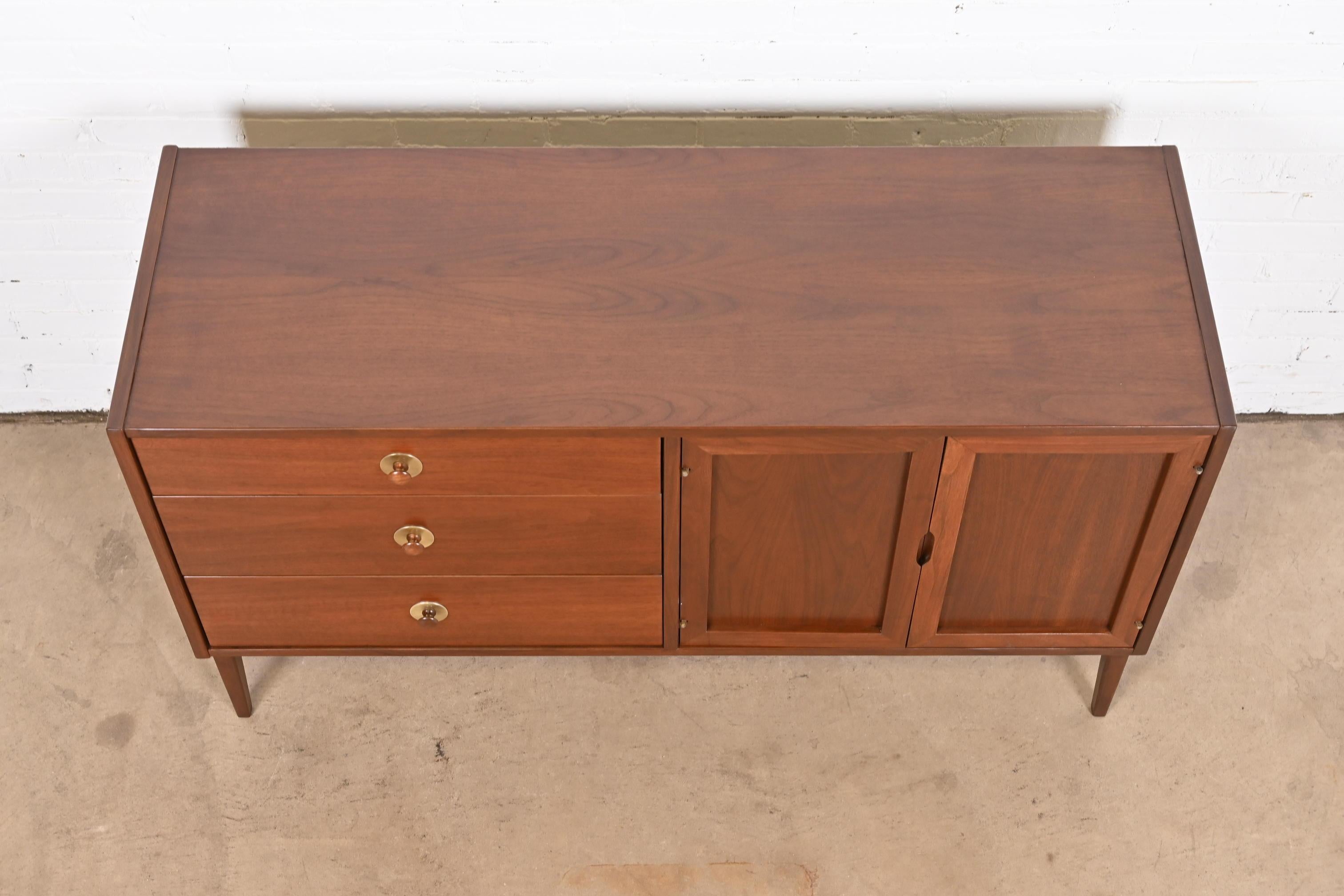 Jack Cartwright for Founders Mid-Century Modern Walnut Credenza, Refinished 6