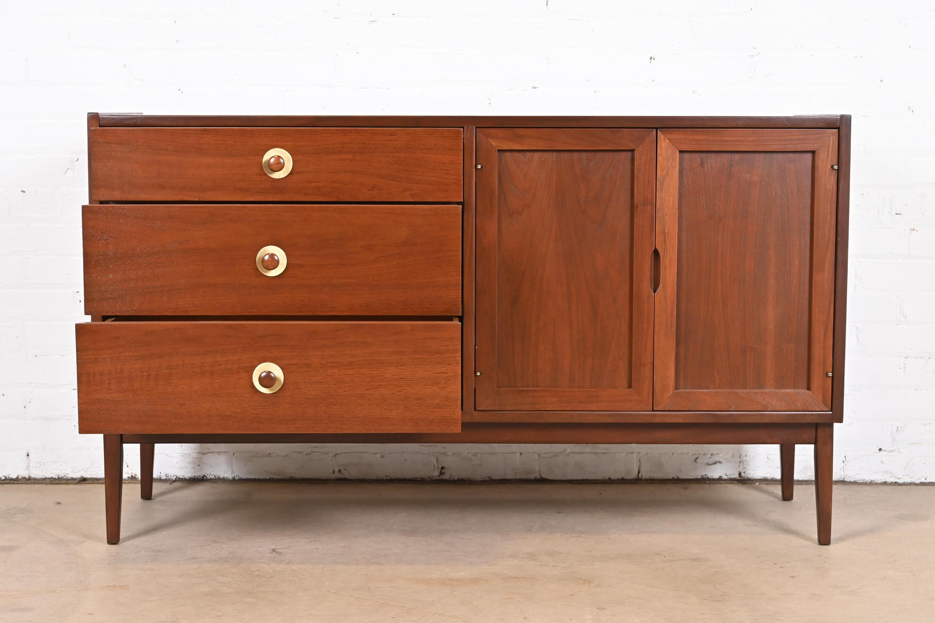 Jack Cartwright for Founders Mid-Century Modern Walnut Credenza, Refinished 1