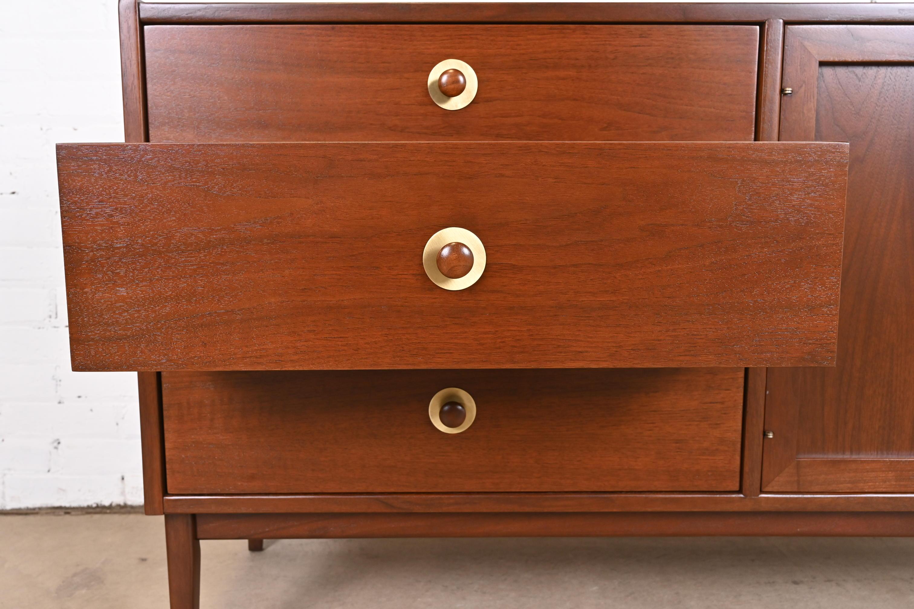 Jack Cartwright for Founders Mid-Century Modern Walnut Credenza, Refinished 3