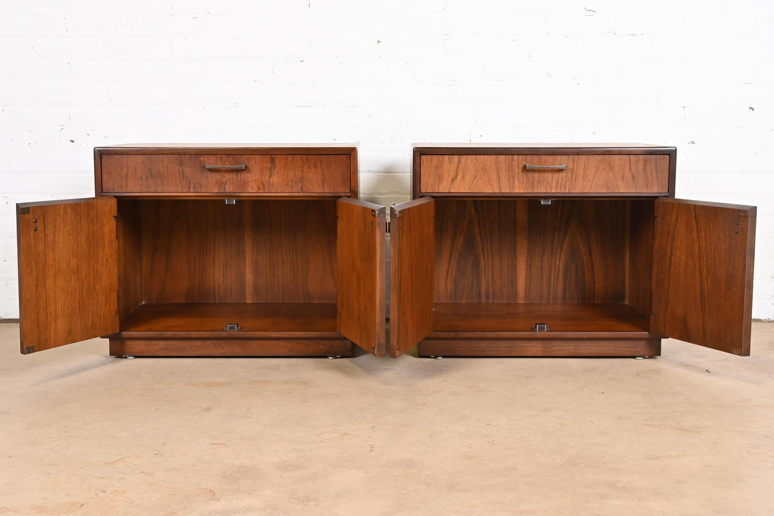 Jack Cartwright for Founders Mid-Century Modern Walnut Nightstands, Pair 6