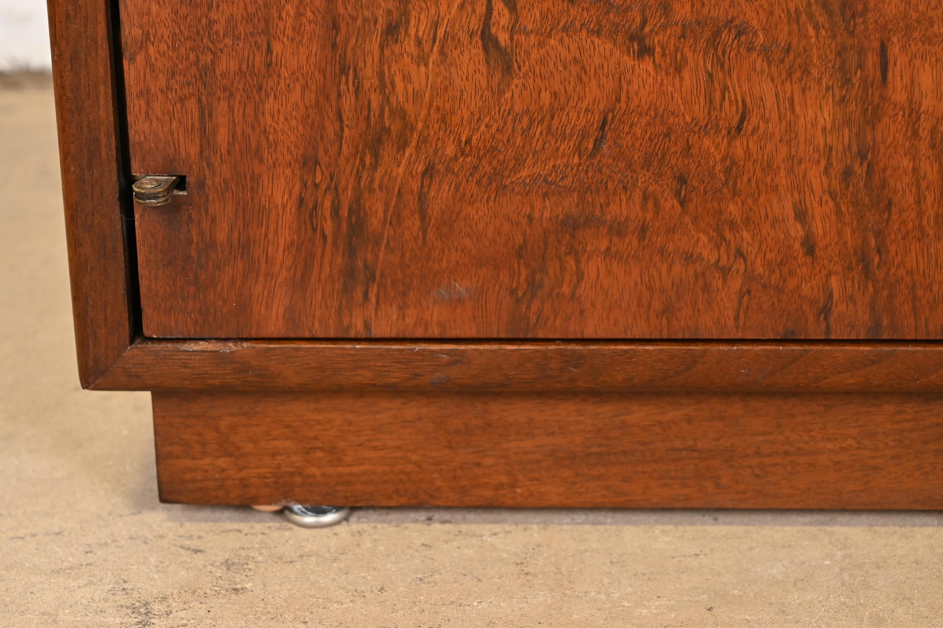 Jack Cartwright for Founders Mid-Century Modern Walnut Nightstands, Pair 8