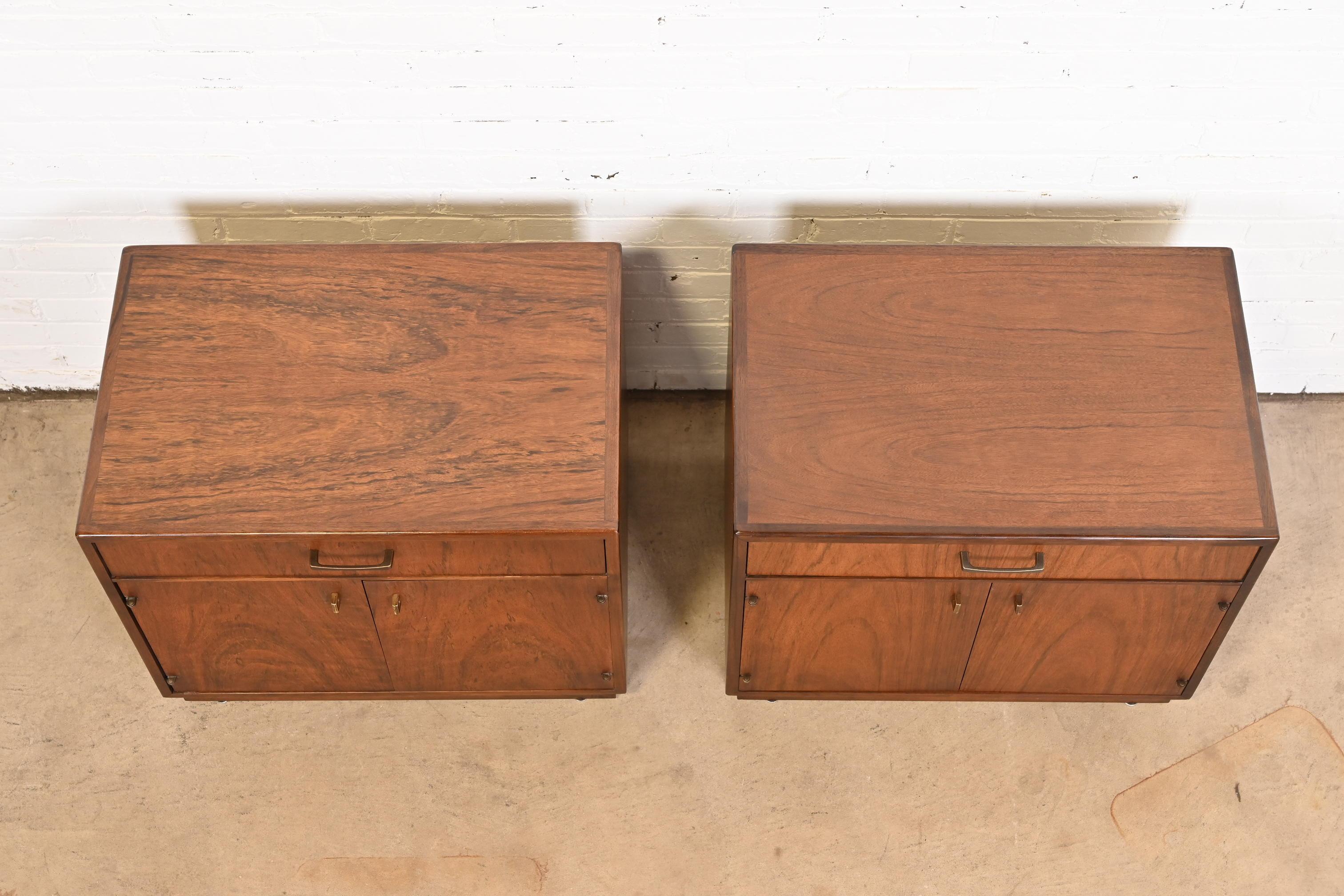 Jack Cartwright for Founders Mid-Century Modern Walnut Nightstands, Pair 9