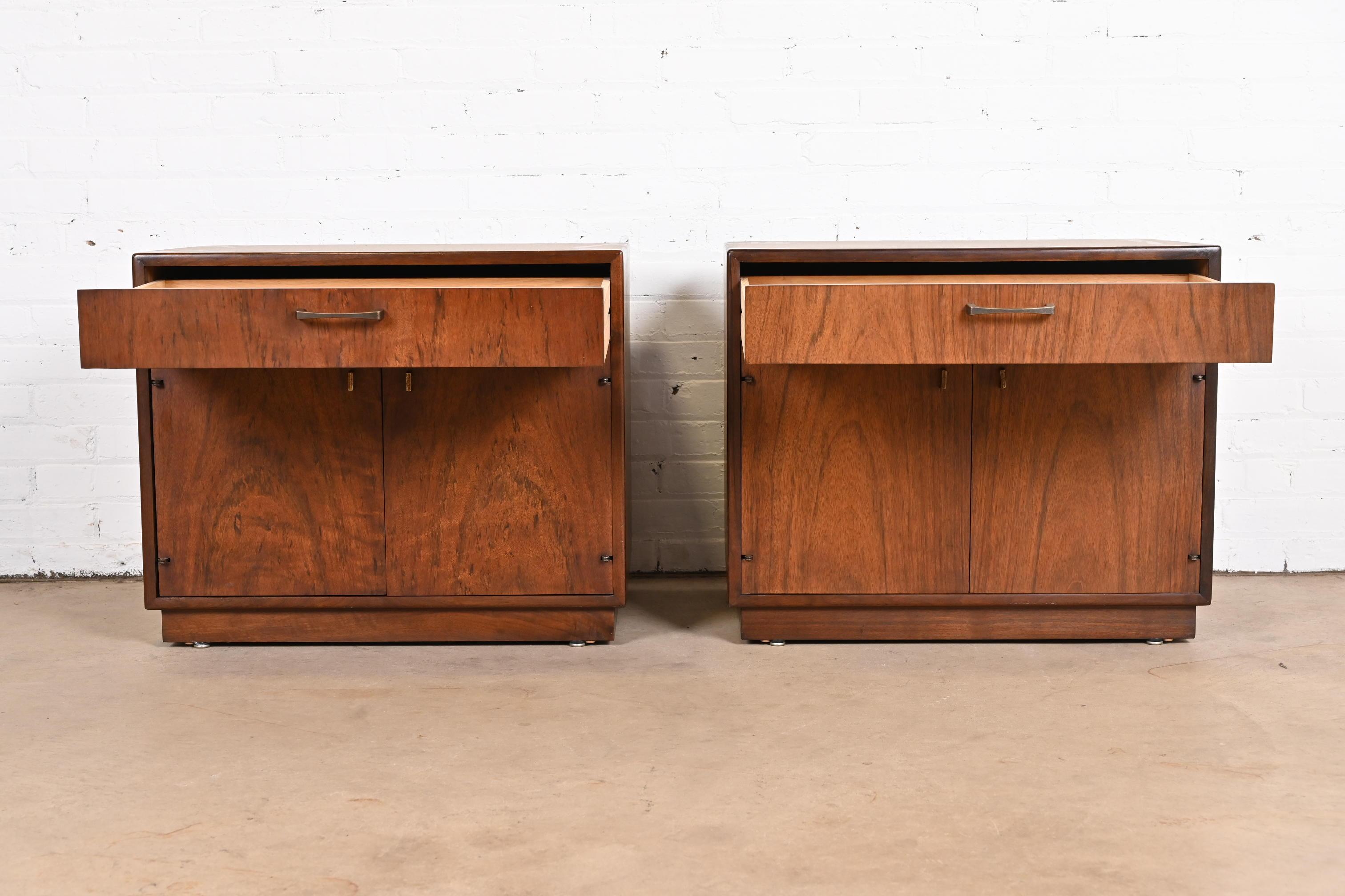 Jack Cartwright for Founders Mid-Century Modern Walnut Nightstands, Pair 1