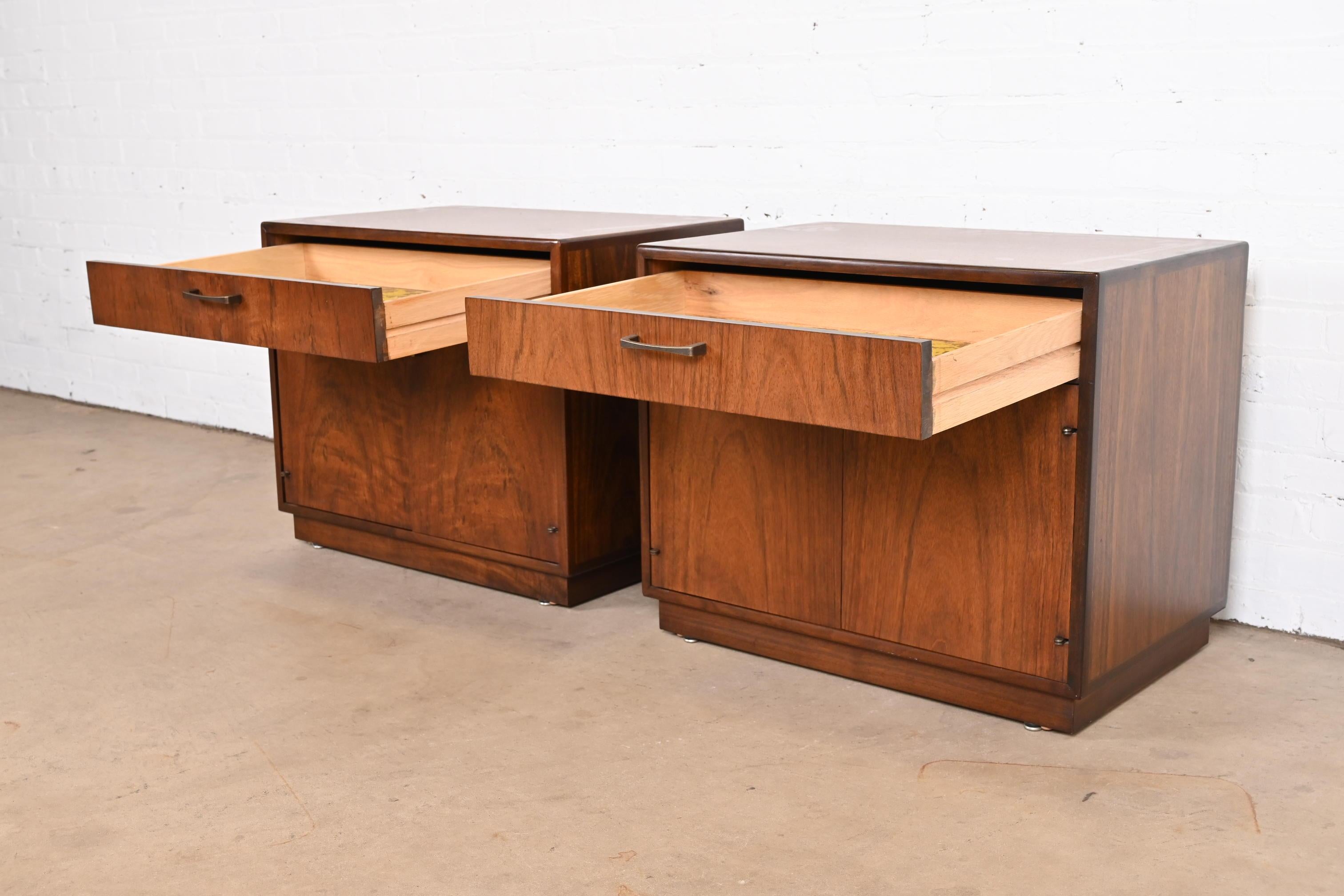 Jack Cartwright for Founders Mid-Century Modern Walnut Nightstands, Pair 2