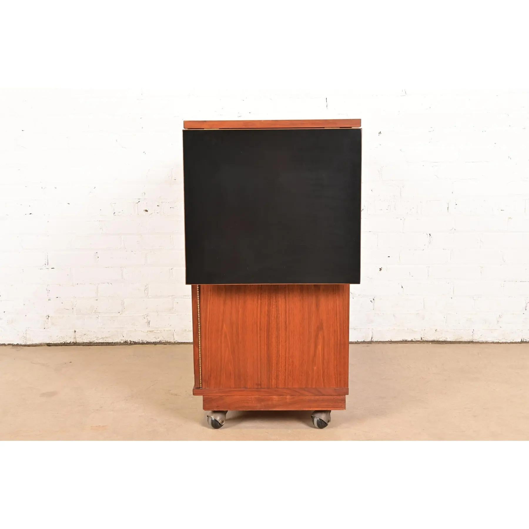 Jack Cartwright for Founders Mid-Century Modern Walnut Rolling Buffet Server For Sale 6