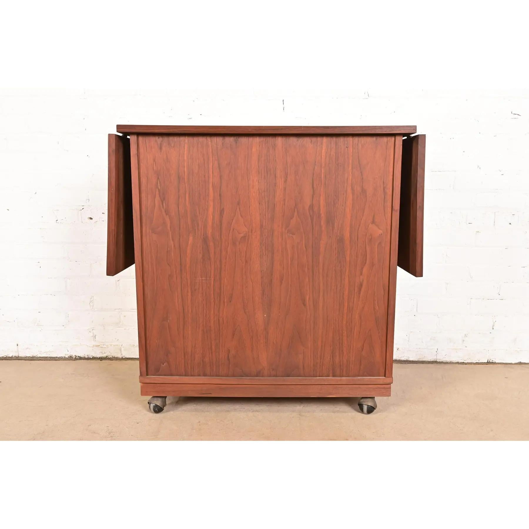 Jack Cartwright for Founders Mid-Century Modern Walnut Rolling Buffet Server For Sale 8