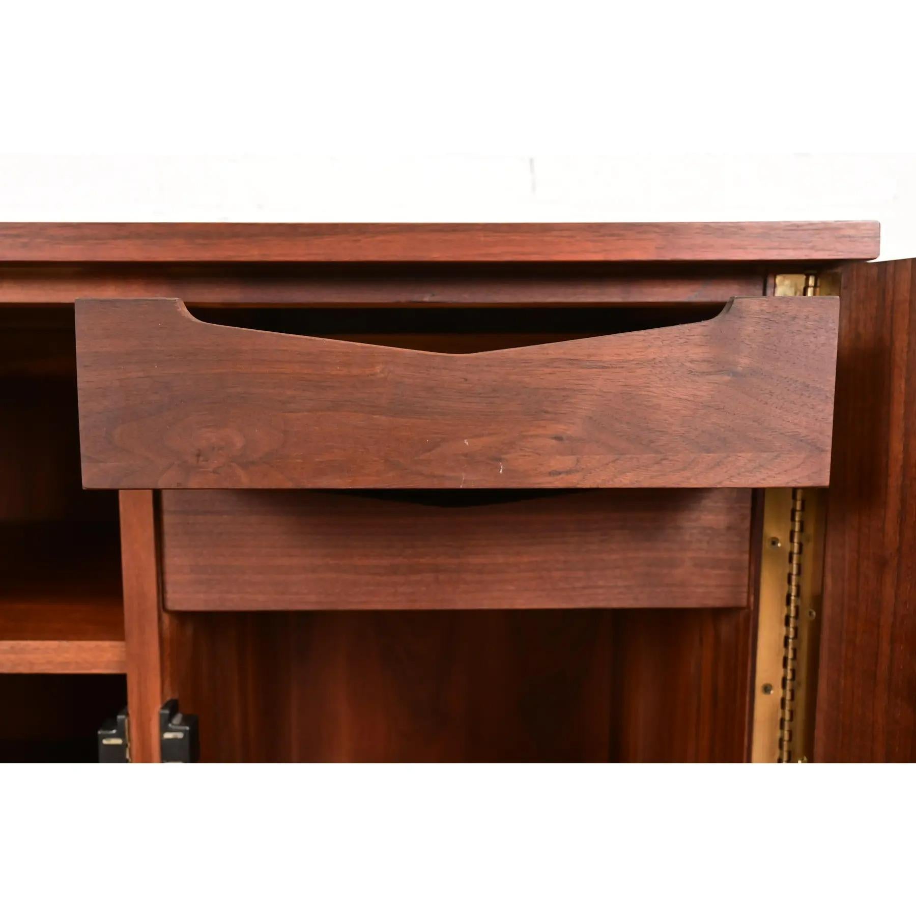 Jack Cartwright for Founders Mid-Century Modern Walnut Rolling Buffet Server For Sale 4