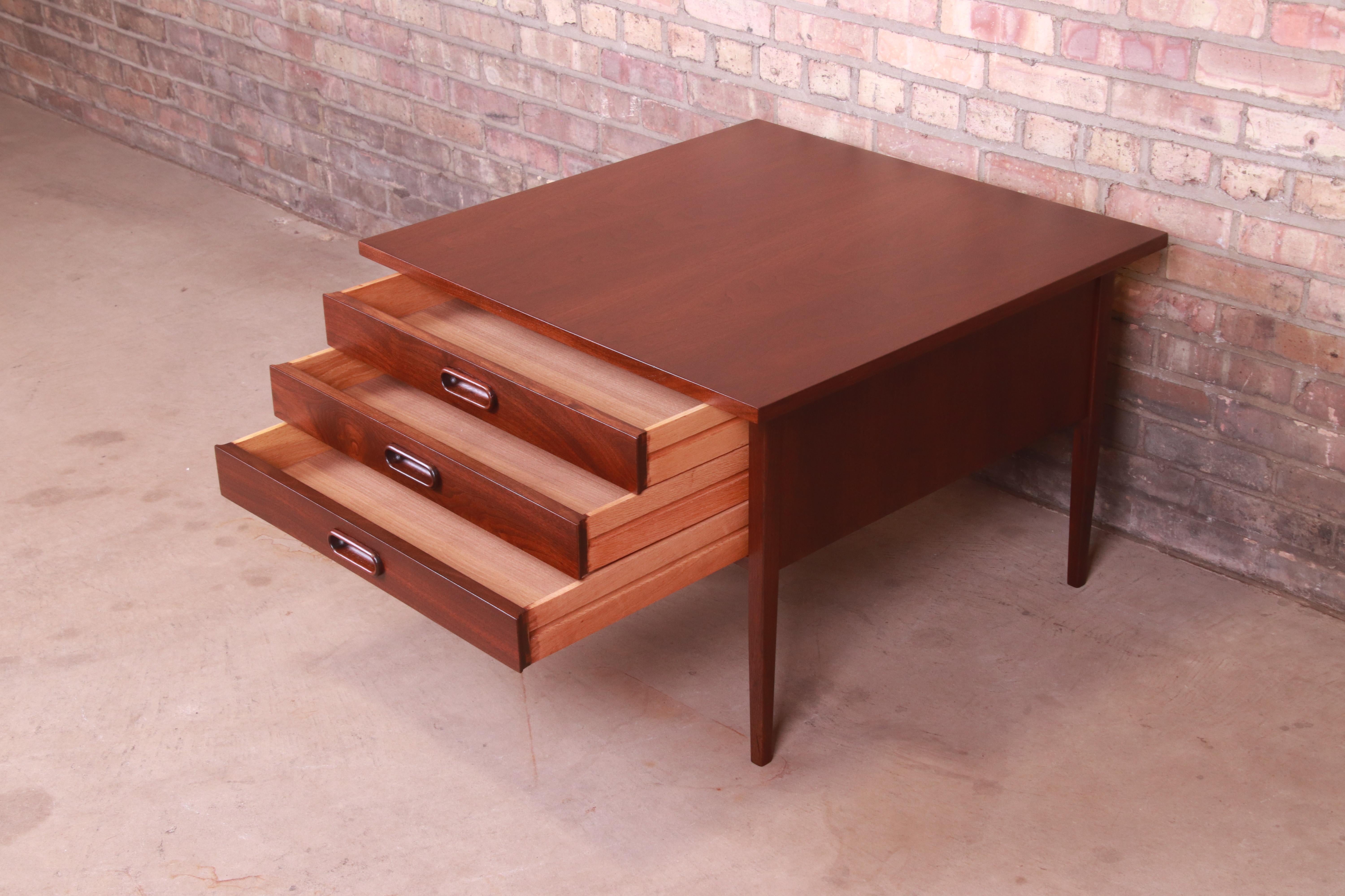 Jack Cartwright for Founders Mid-Century Modern Walnut Three-Drawer Coffee Table 5