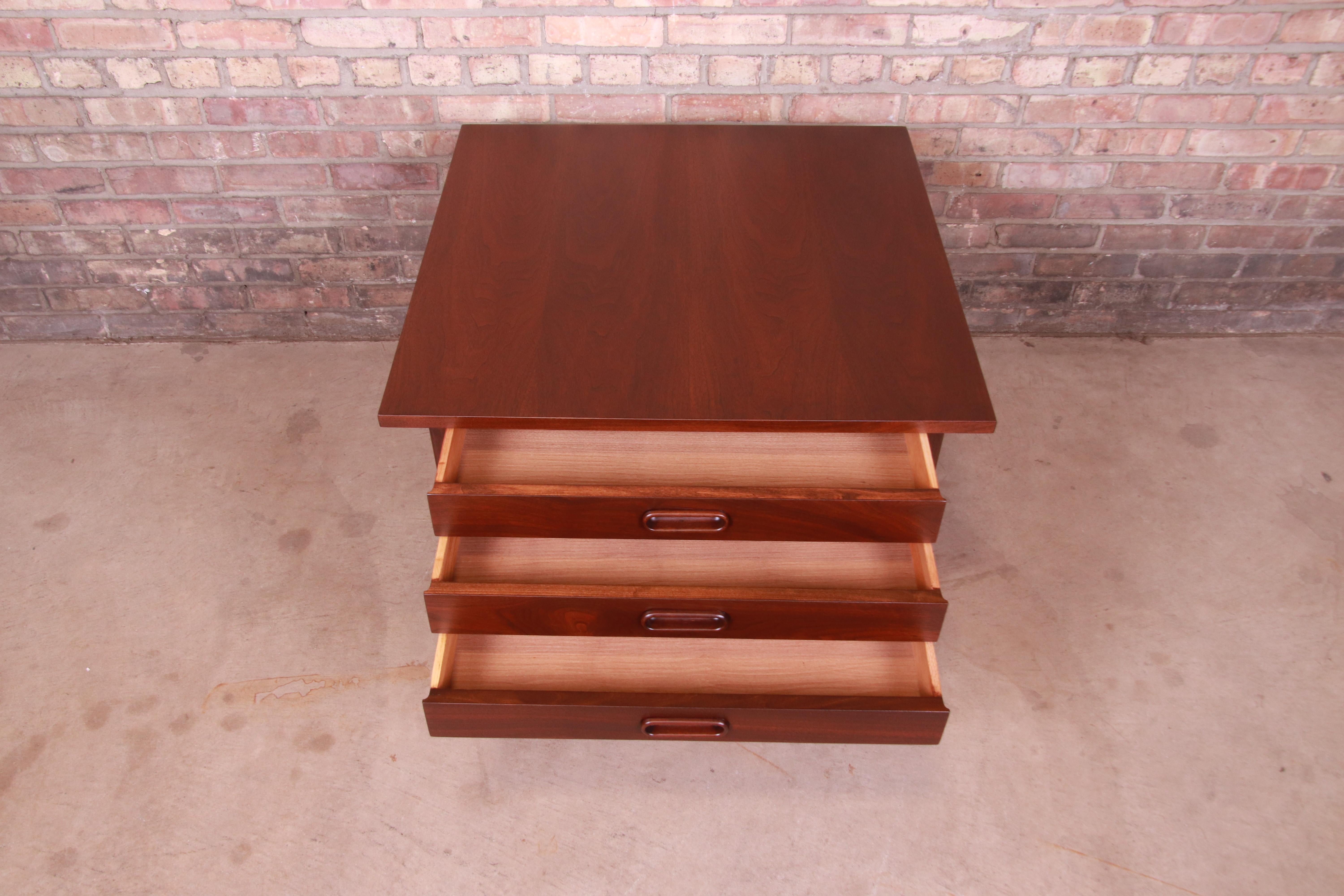 Jack Cartwright for Founders Mid-Century Modern Walnut Three-Drawer Coffee Table 6