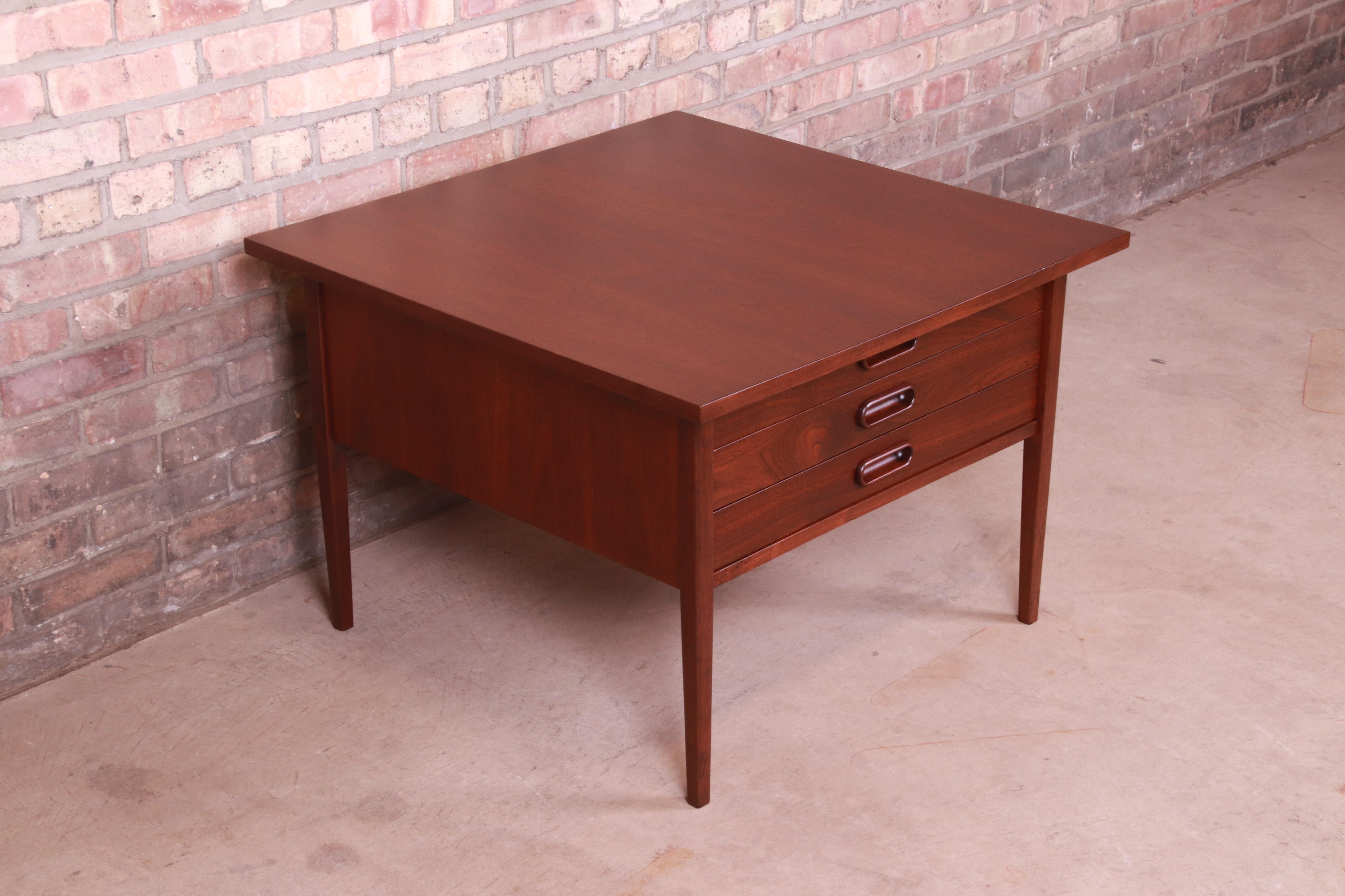 Jack Cartwright for Founders Mid-Century Modern Walnut Three-Drawer Coffee Table 1