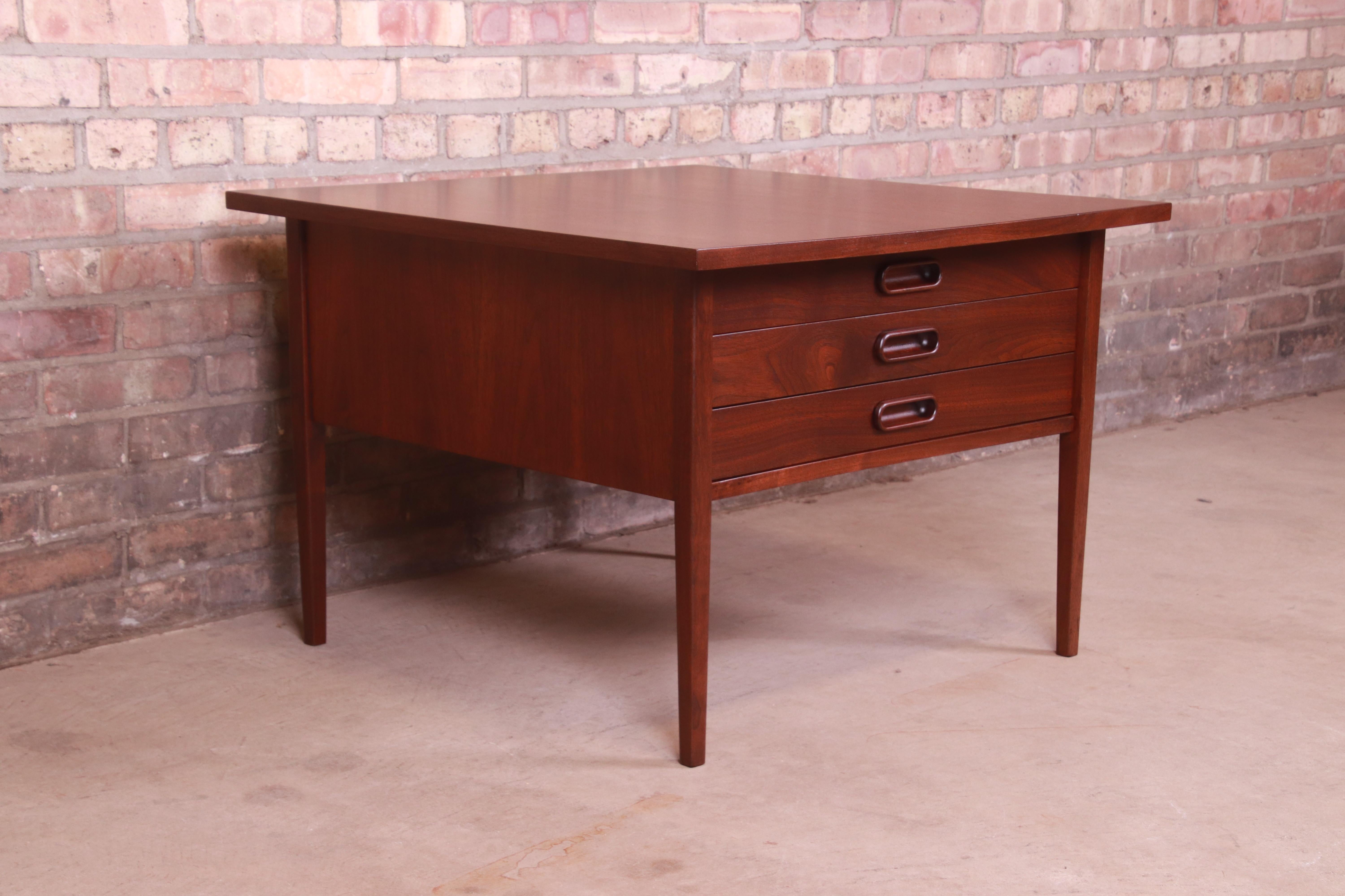 Jack Cartwright for Founders Mid-Century Modern Walnut Three-Drawer Coffee Table 2