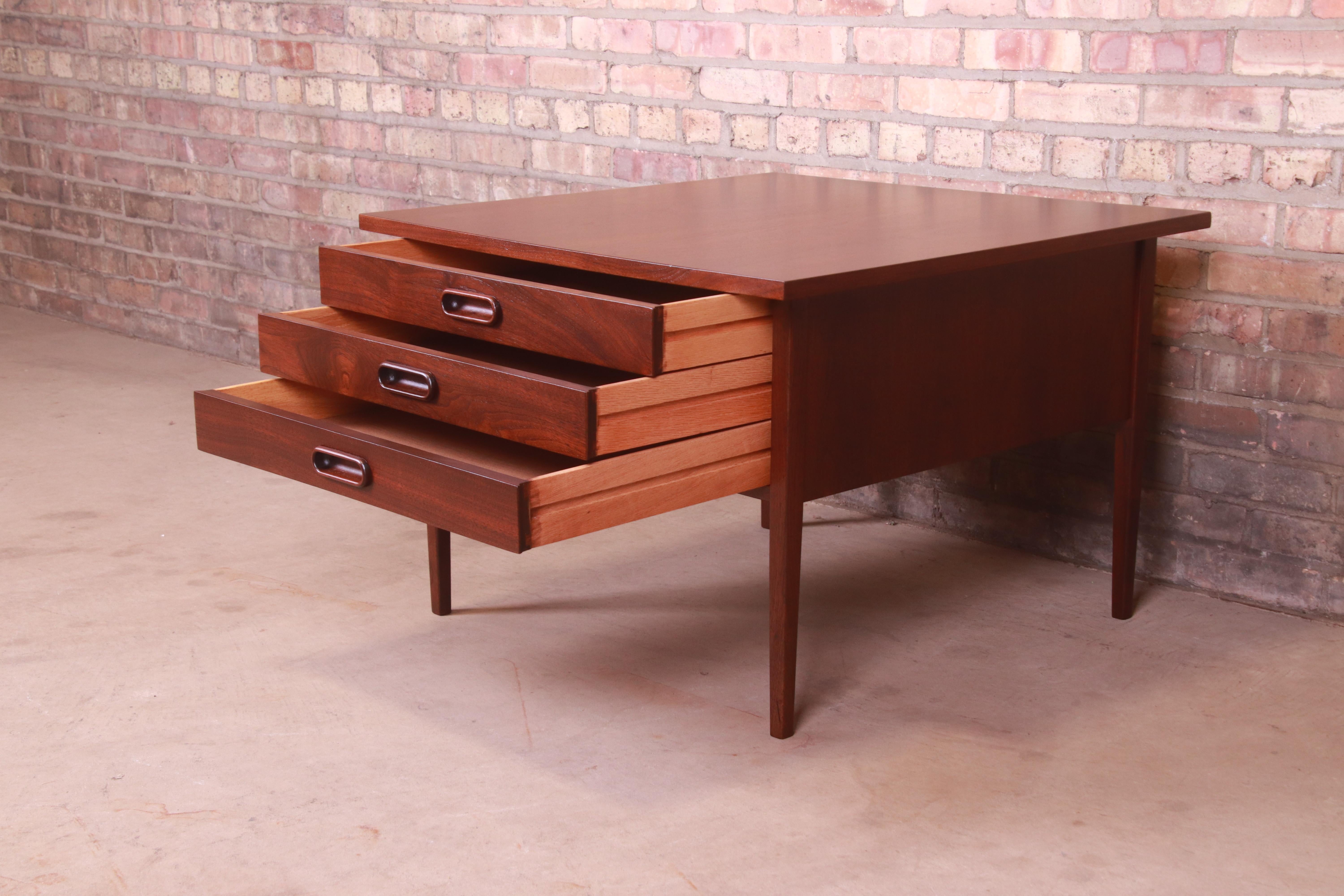 Jack Cartwright for Founders Mid-Century Modern Walnut Three-Drawer Coffee Table 4