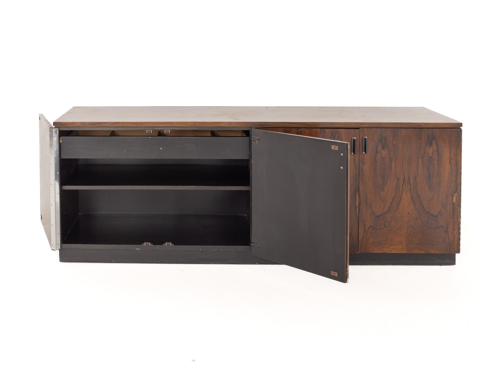 Jack Cartwright for Founders Mid Century Rosewood Credenza In Good Condition In Countryside, IL