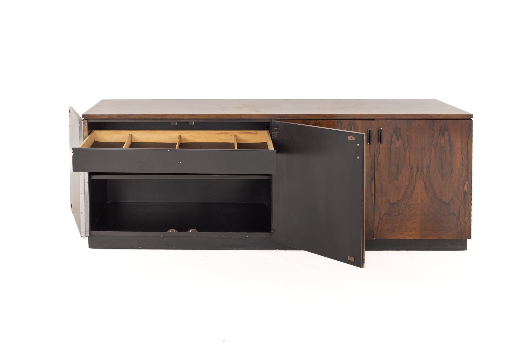 Jack Cartwright for Founders Mid Century Rosewood Credenza 2