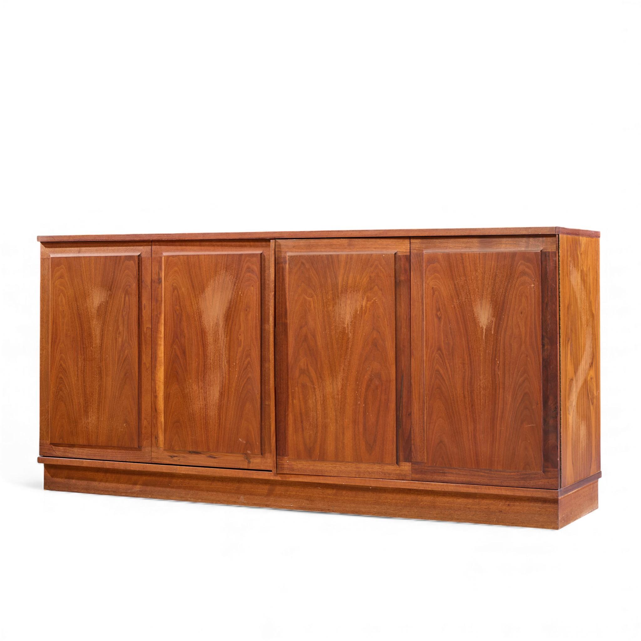 Jack Cartwright for Founders Mid Century Walnut and Cane Credenza and Hutch in vendita 7