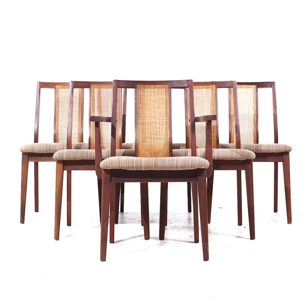 Jack Cartwright per Founders - Sedie da pranzo in legno di noce e canne del Medioevo - Set di 6

Ogni sedia senza braccioli misura: 19,5 larghezza x 21,5 profondità x 32,5 altezza, con un'altezza della seduta di 18 pollici.
Ogni sedia da capitano