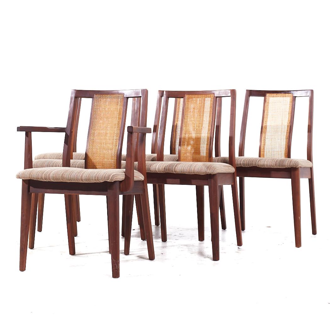 Mid-Century moderno Jack Cartwright per Founders - Sedie da pranzo in legno di noce e canne del Medioevo - Set di in vendita