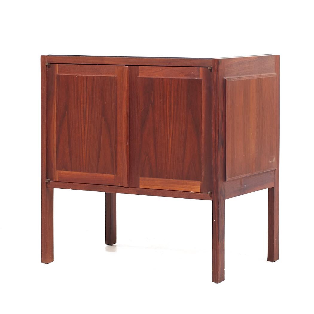 Late 20th Century Jack Cartwright for Founders Mid Century Walnut and Slate Top Nightstands - Pair For Sale