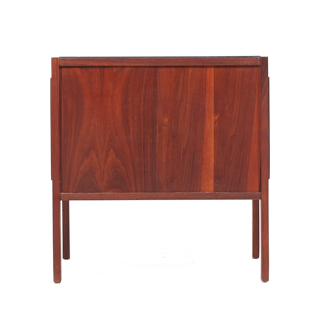 Jack Cartwright for Founders Mid Century Walnut and Slate Top Nightstands - Pair For Sale 2