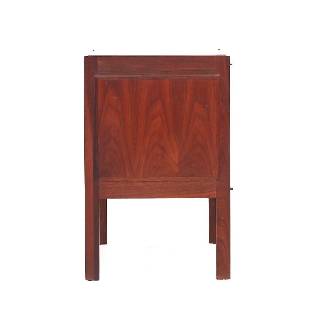 Jack Cartwright for Founders Mid Century Walnut and Slate Top Nightstands - Pair For Sale 3