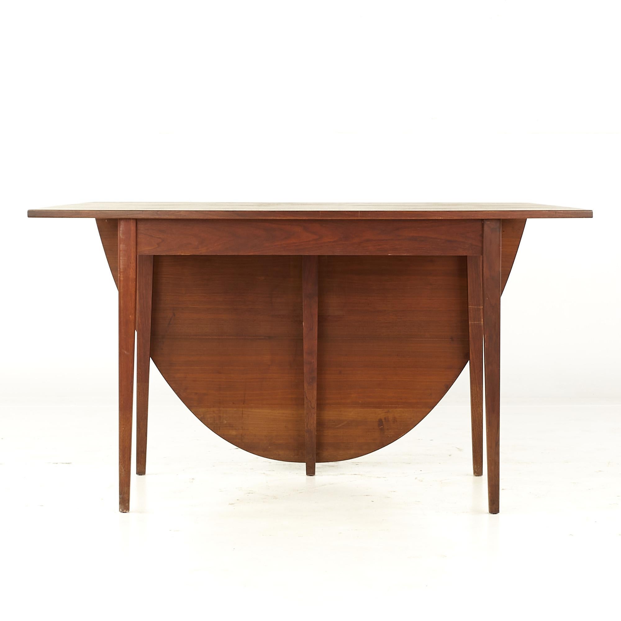 Jack Cartwright for Founders Mid Century Walnut Drop Leaf Dining Table In Good Condition For Sale In Countryside, IL