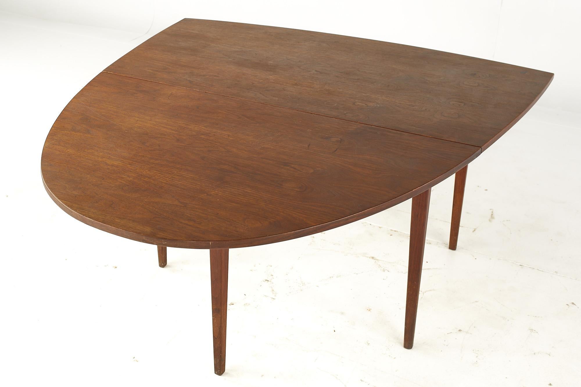 Jack Cartwright for Founders Mid Century Walnut Drop Leaf Dining Table For Sale 2