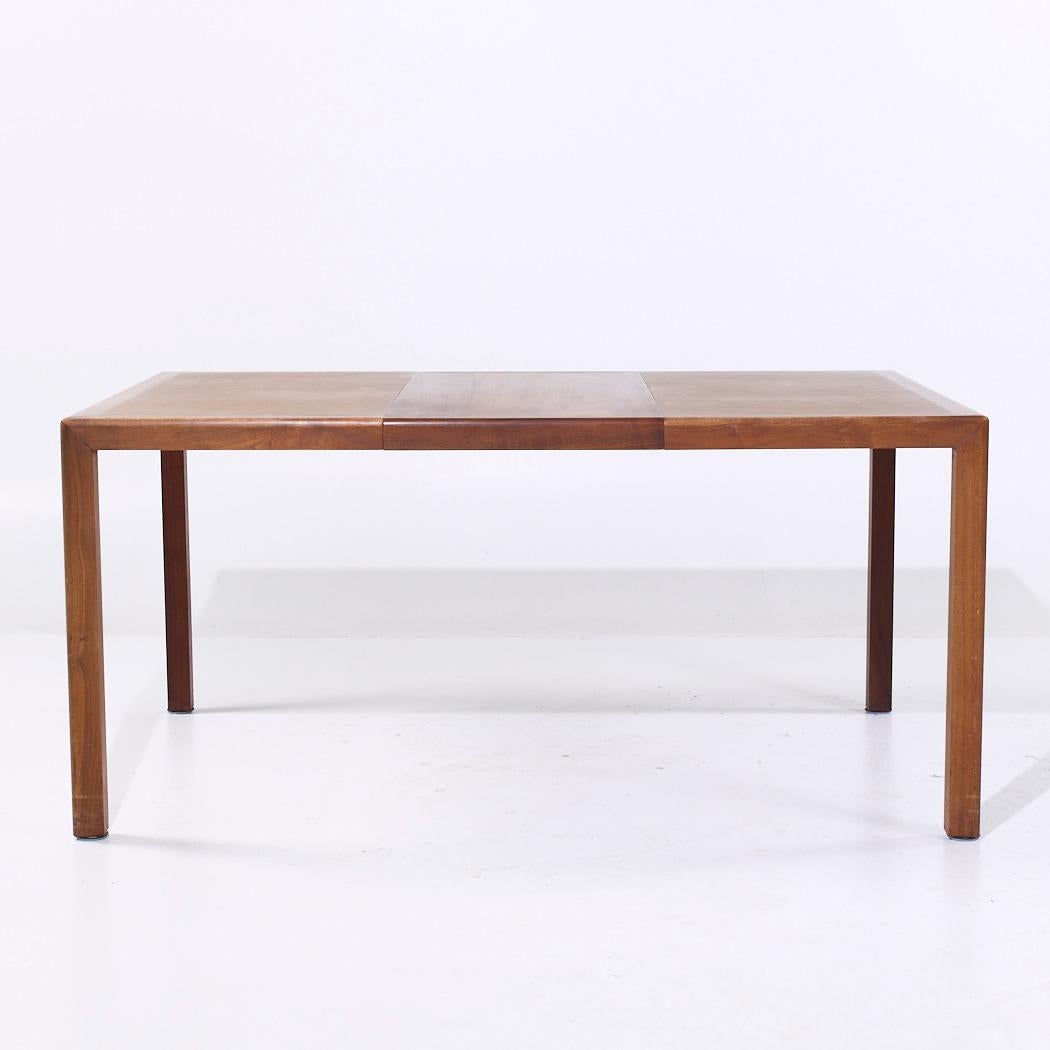 Jack Cartwright for Founders Mid Century Table de salle à manger extensible en noyer à 2 abattants en vente 3