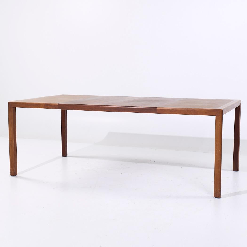 Mid-Century Modern Jack Cartwright for Founders Mid Century Table de salle à manger extensible en noyer à 2 abattants en vente