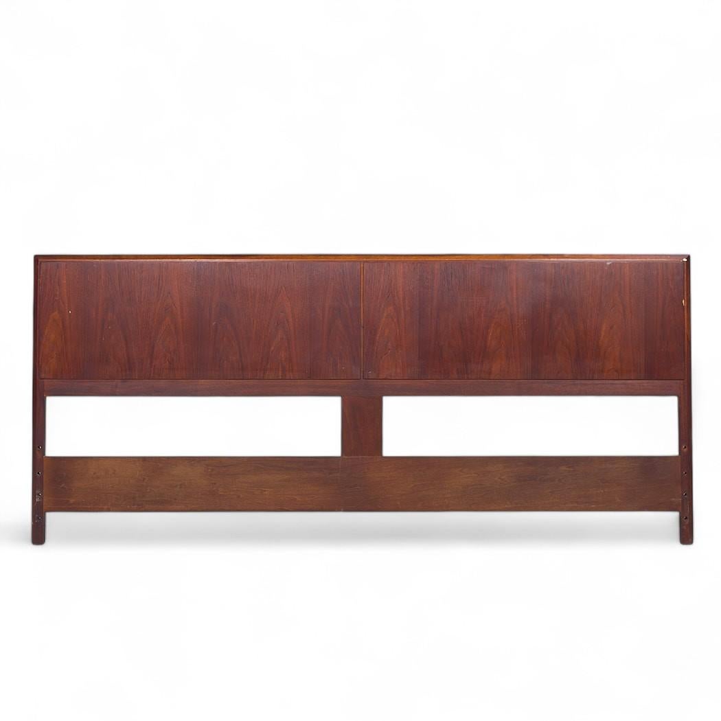 Jack Cartwright for Founders Mid Century Walnut King Headboard

This headboard measures: 77.75 wide x 1.5 deep x 34 inches high

All pieces of furniture can be had in what we call restored vintage condition. That means the piece is restored upon
