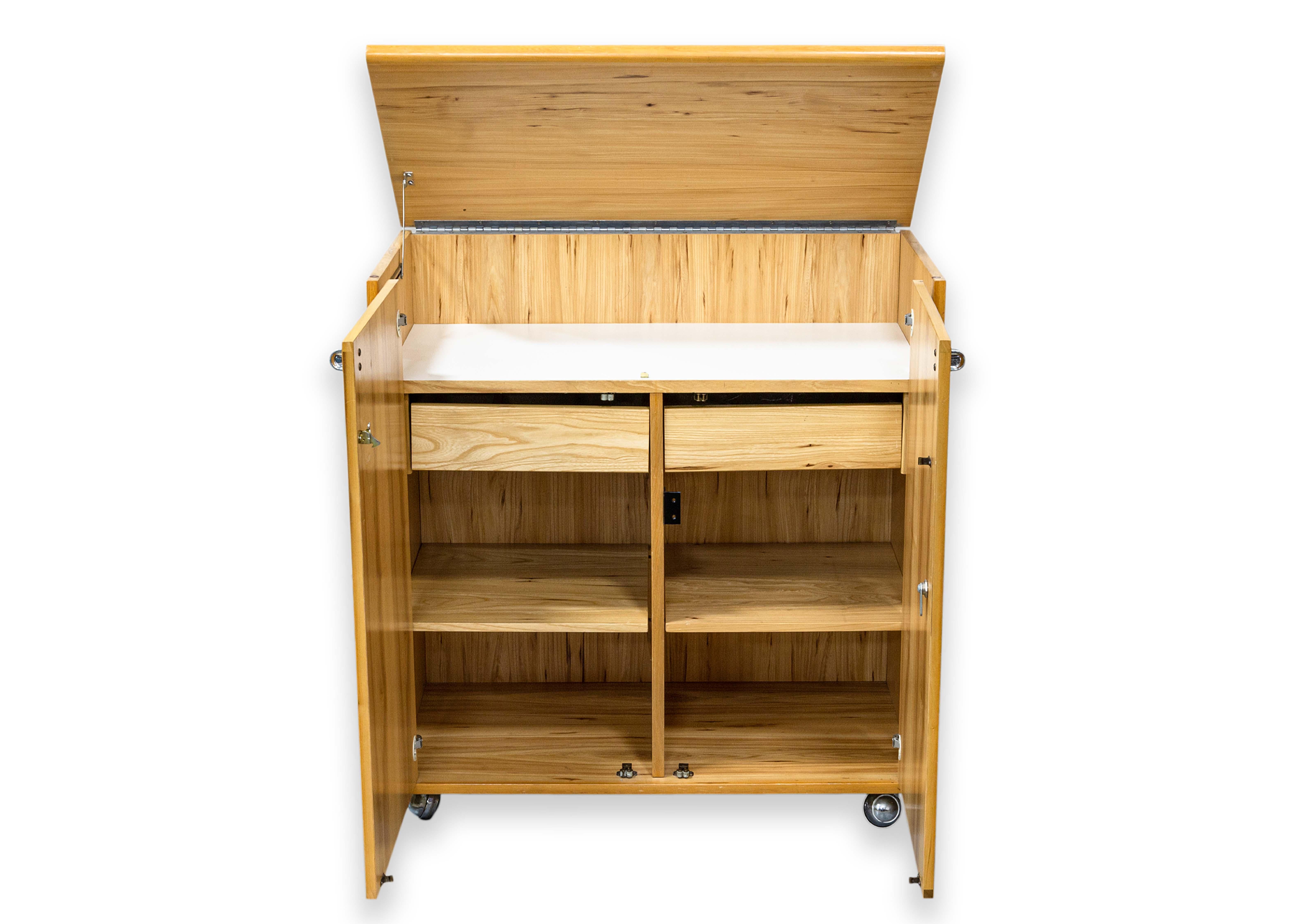 A pecan wood dry bar cart by Jack Cartwright for Founders Furniture. This lovely little cart features fully finished pecan wood sides all the way around. The wood is has a semi-glossy finish and features a wonderful wood grain. The top flips up to