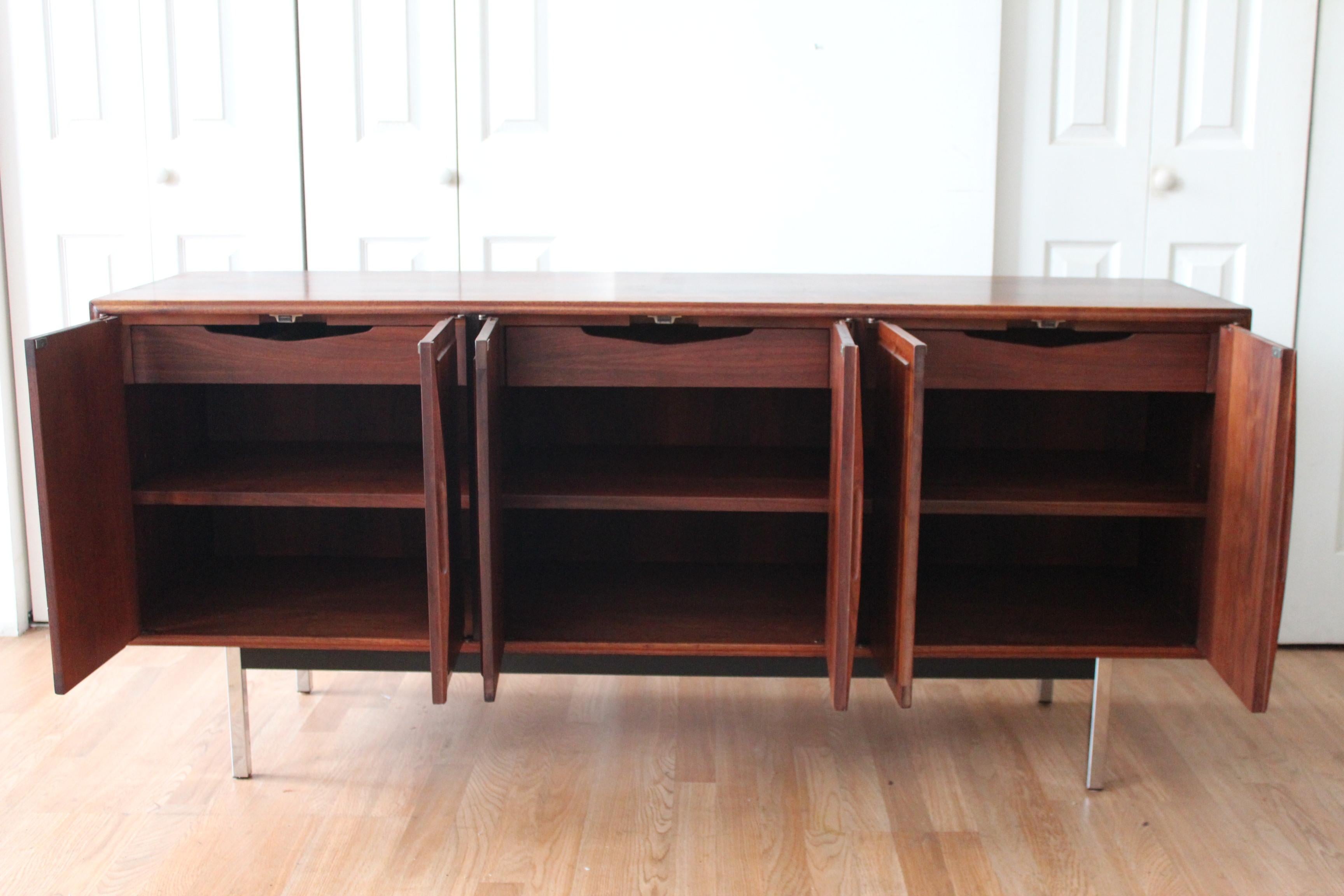 Mid-Century Modern Jack Cartwright for Founders Rosewood Credenza For Sale