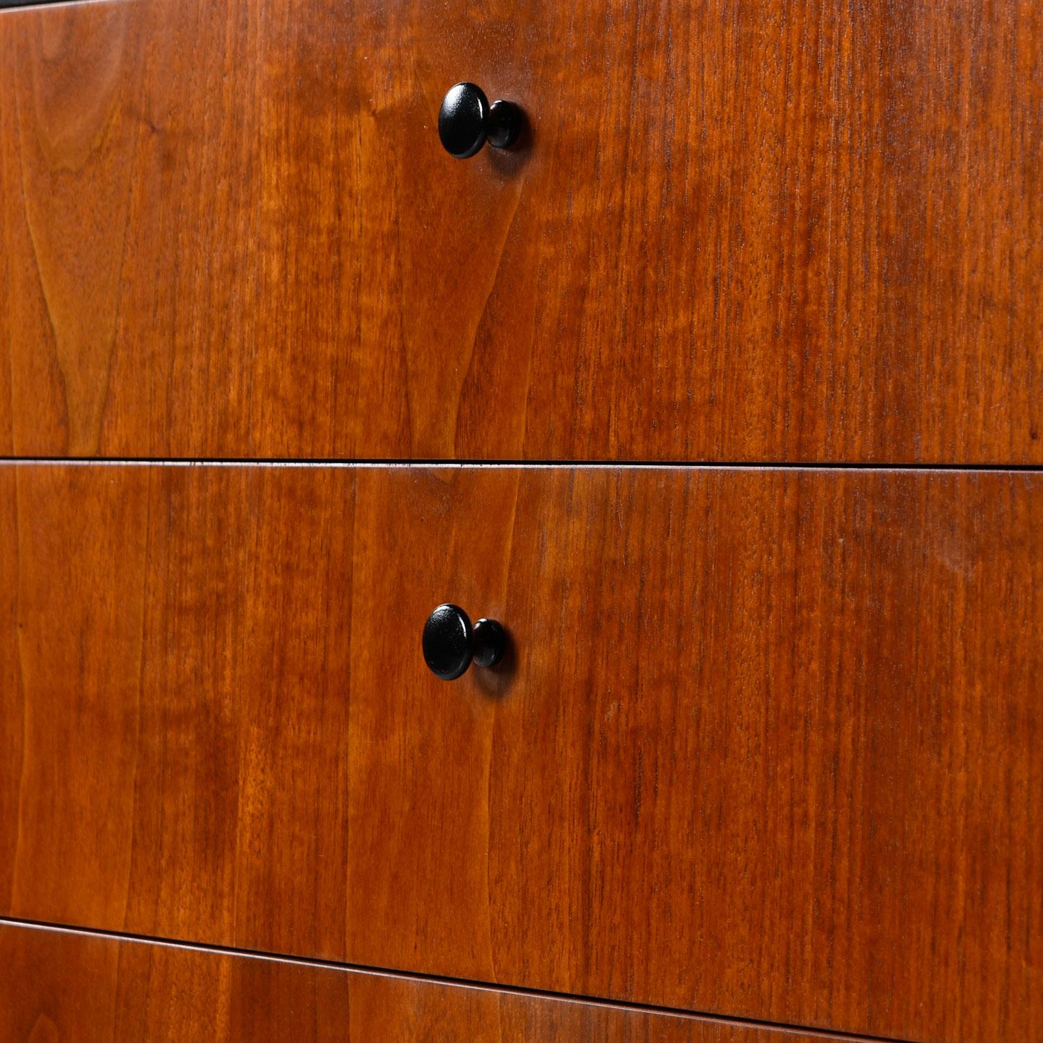 Jack Cartwright for Founders Walnut Dresser Credenza In Excellent Condition In Chattanooga, TN