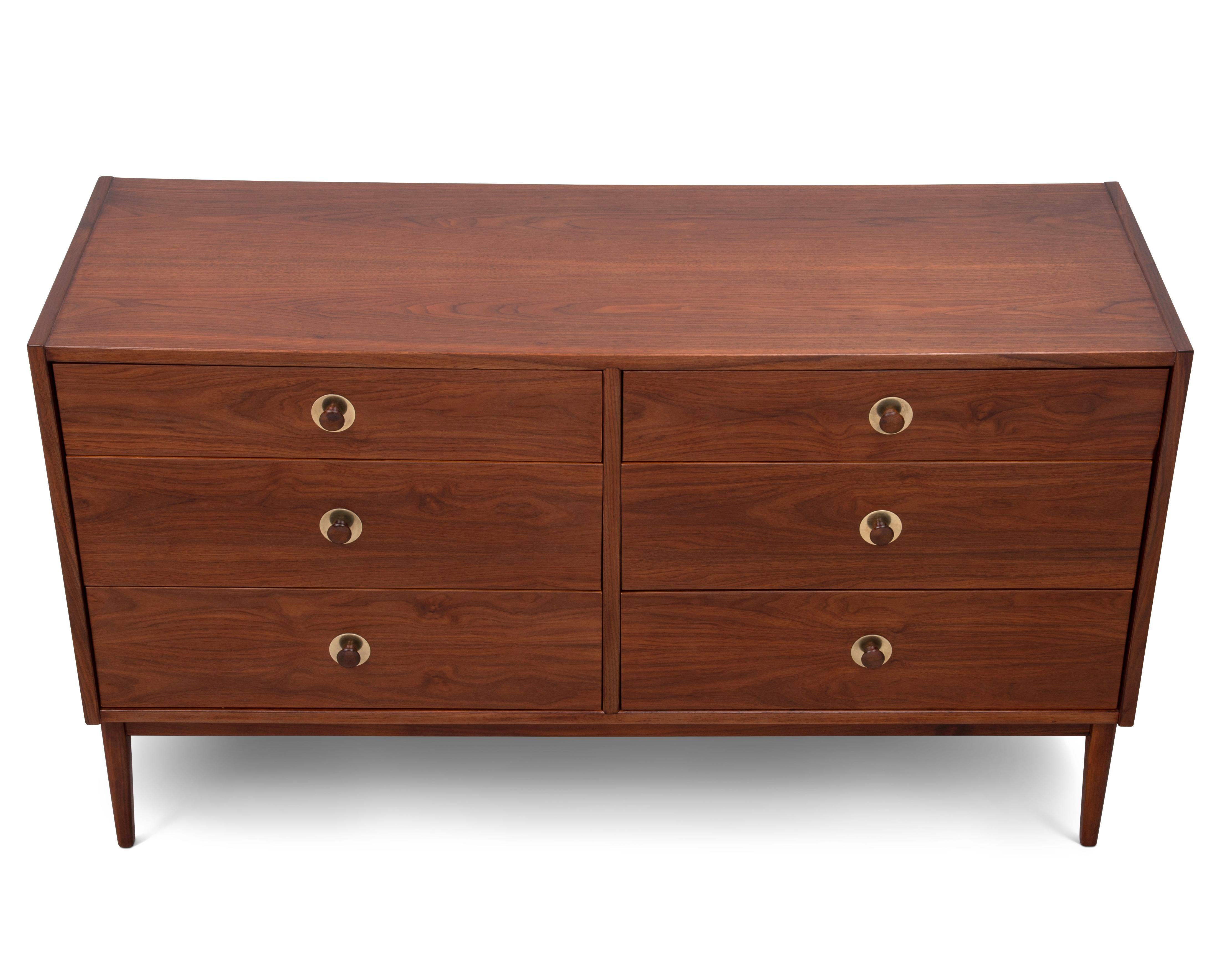 Jack Cartwright Founders Furniture Walnut Brass Mid-Century Modern Dresser In Good Condition For Sale In Forest Grove, PA