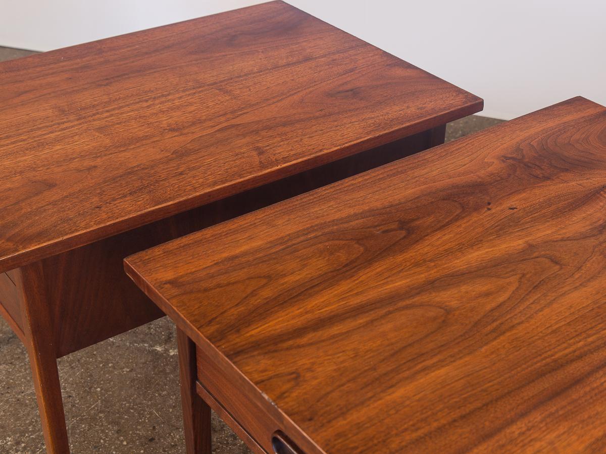 Jack Cartwright Pair of Midcentury Walnut End Tables for Founders In Excellent Condition In Brooklyn, NY