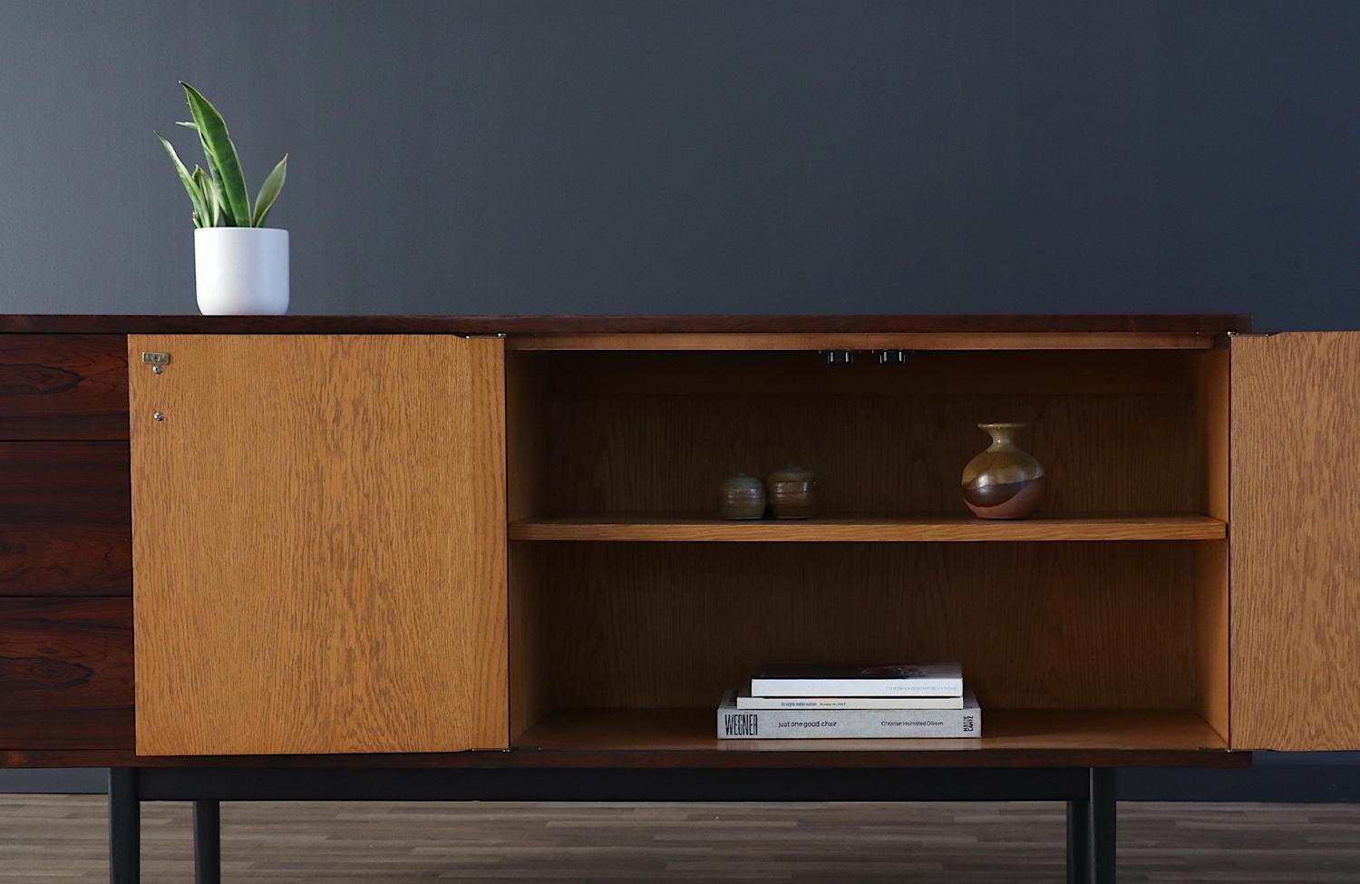 Americano Credenza in legno di palissandro di Jack Cartwright per Founders in vendita