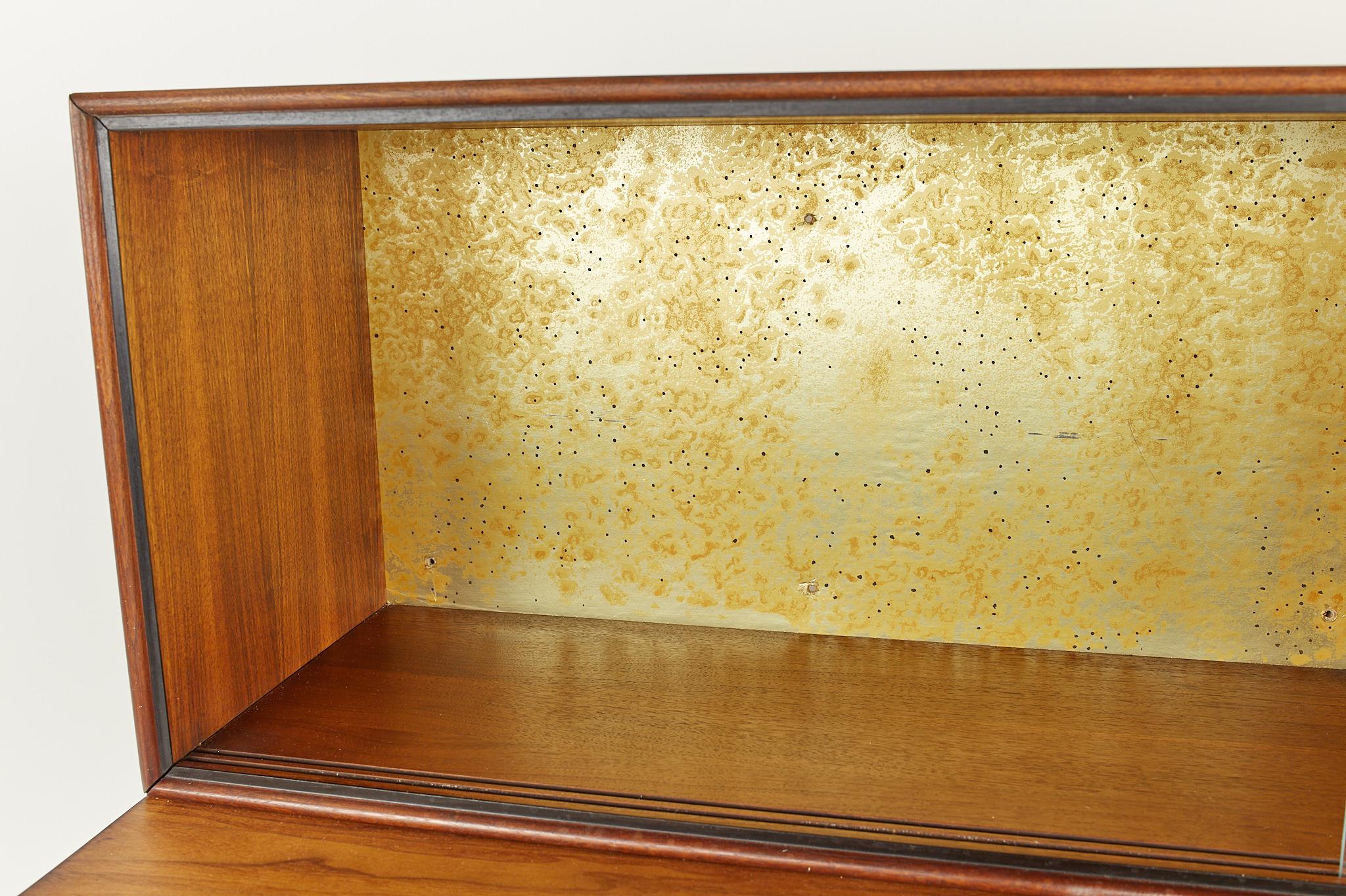 Jack Cartwright Style Founders Mid Century Cane Front Credenza with Hutch In Good Condition In Countryside, IL