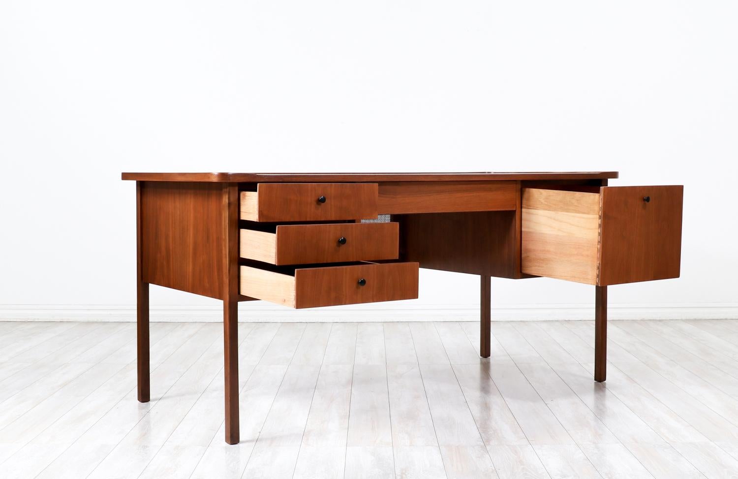 Expertly Restored -Jack Cartwright Walnut & Cane Executive Desk for Founders Co. In Excellent Condition In Los Angeles, CA