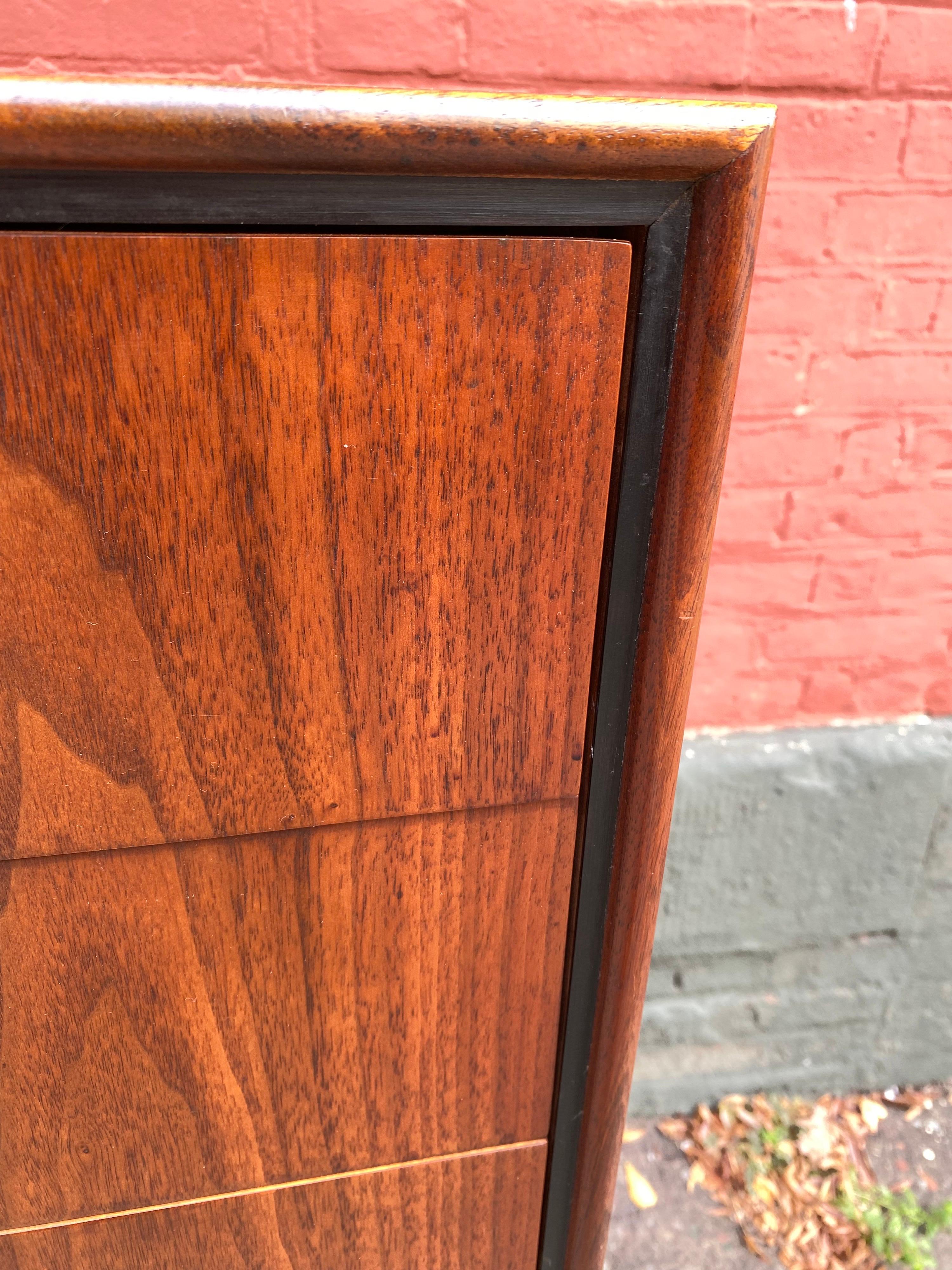 Jack Cartwright Walnut Dresser for Founders Furniture In Good Condition In Philadelphia, PA