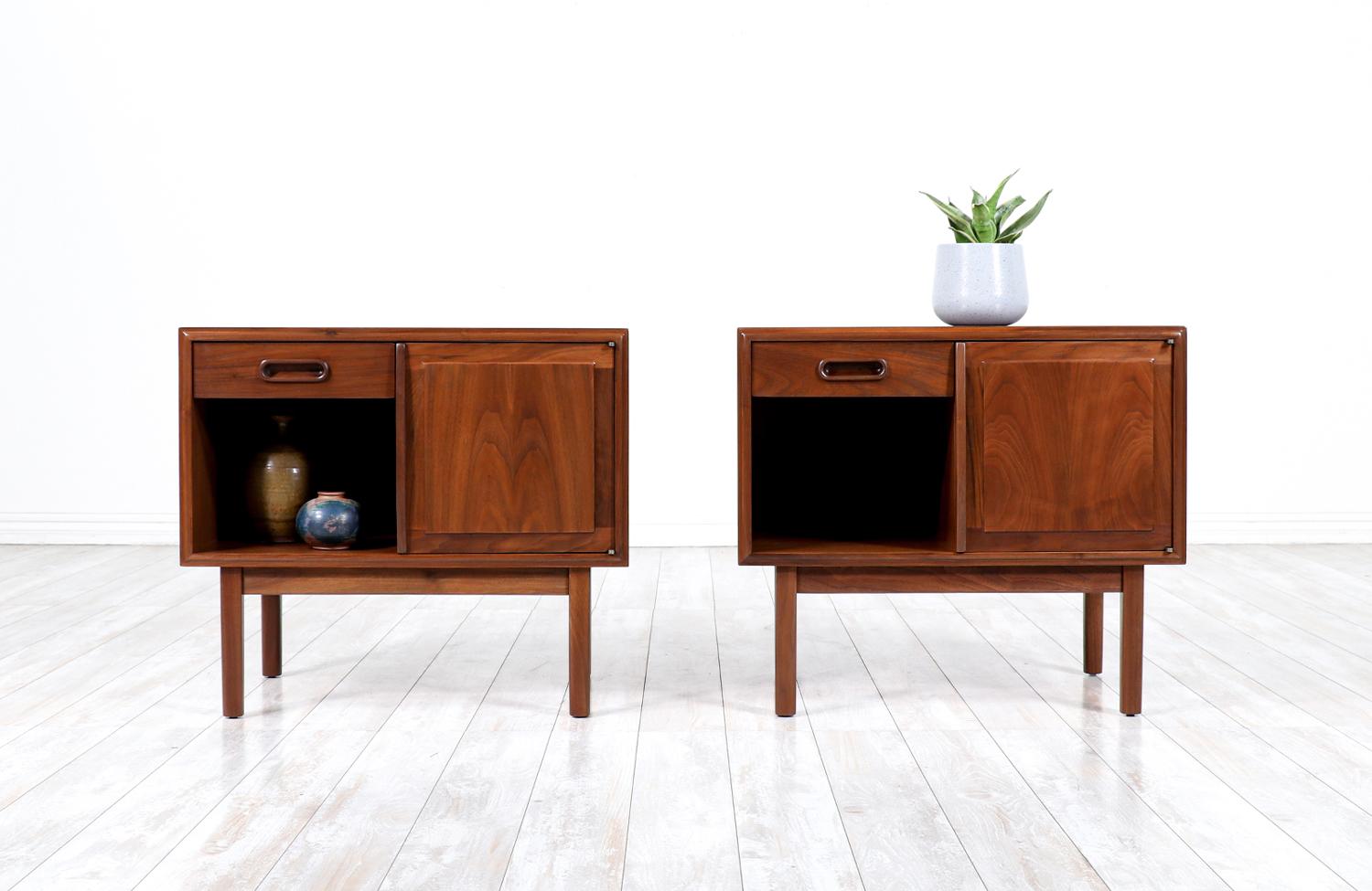 Jack Cartwright Walnut Night Stands for Founders Co.

________________________________________

Transforming a piece of Mid-Century Modern furniture is like bringing history back to life, and we take this journey with passion and precision. With