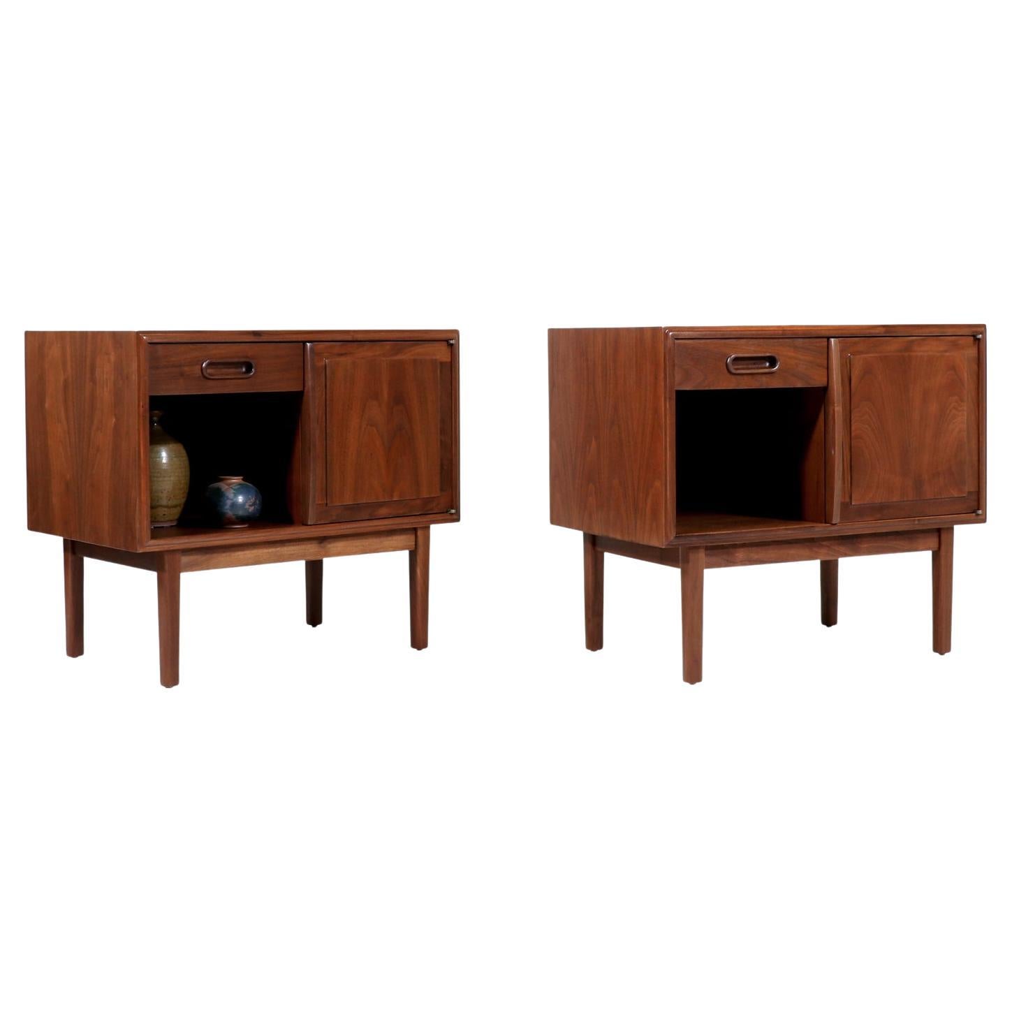 Expertly Restored - Jack Cartwright Walnut Night Stands for Founders Co.  For Sale