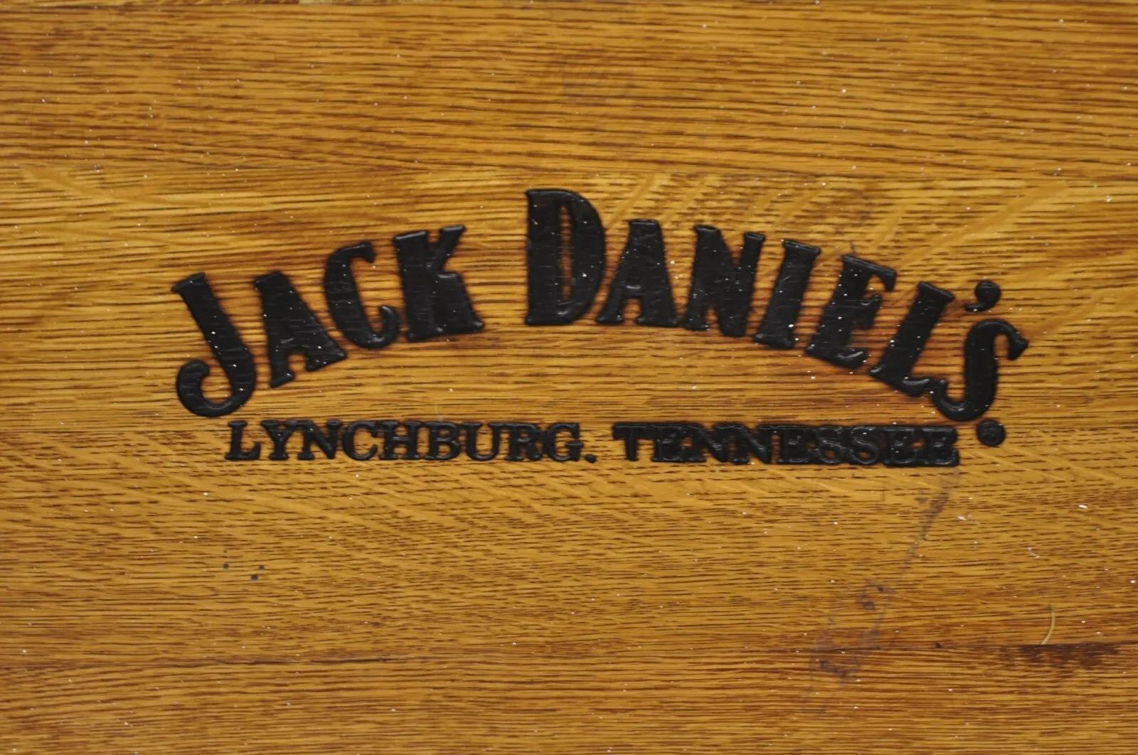 Jack Daniels Whiskey Barrel Gravierte Eichenholz Metallbänder. Merkmale: Lasergravur 