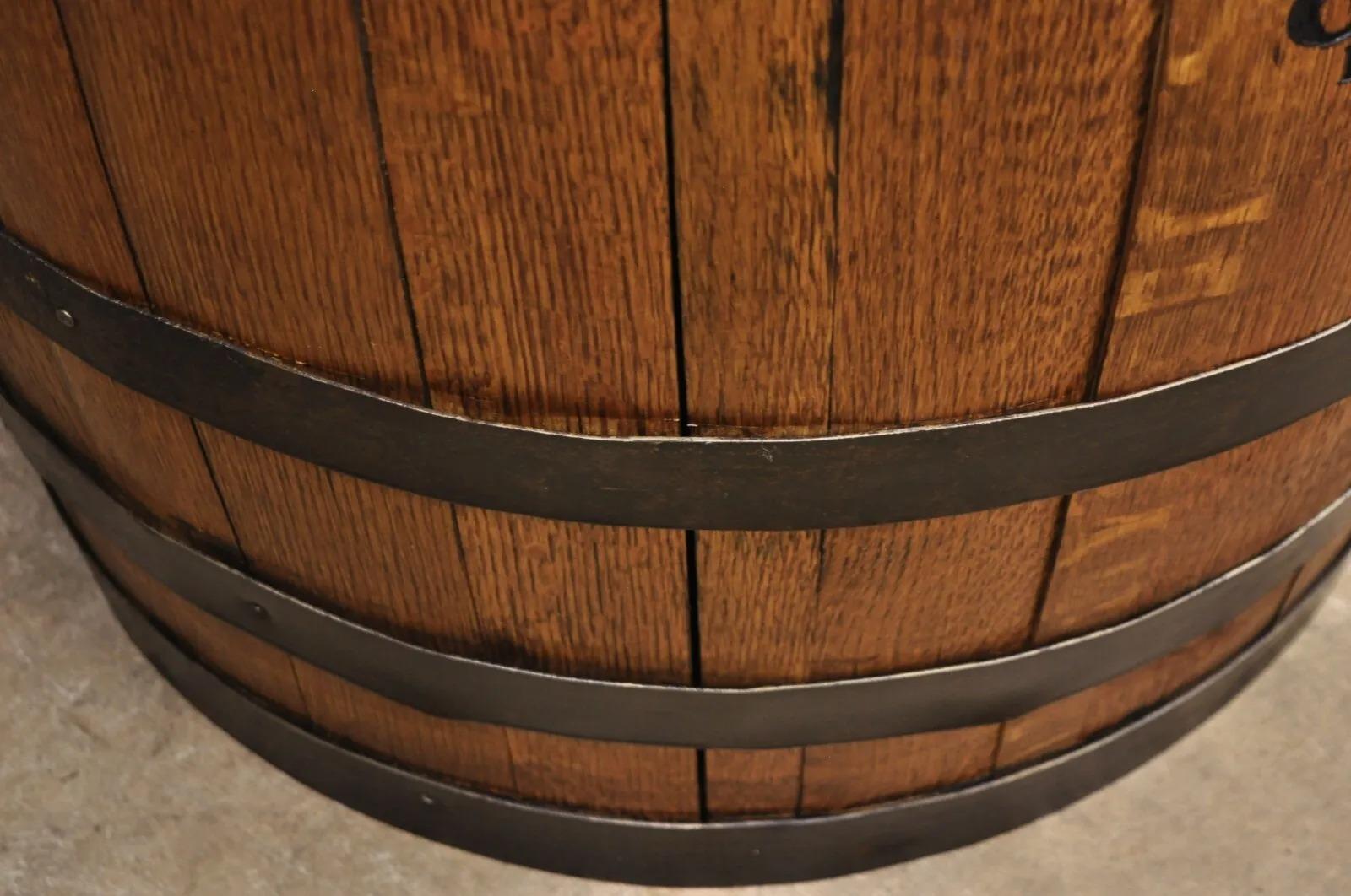Jack Daniels Whiskey Barrel Gravierte Oak Wood Metallbänder (20. Jahrhundert) im Angebot